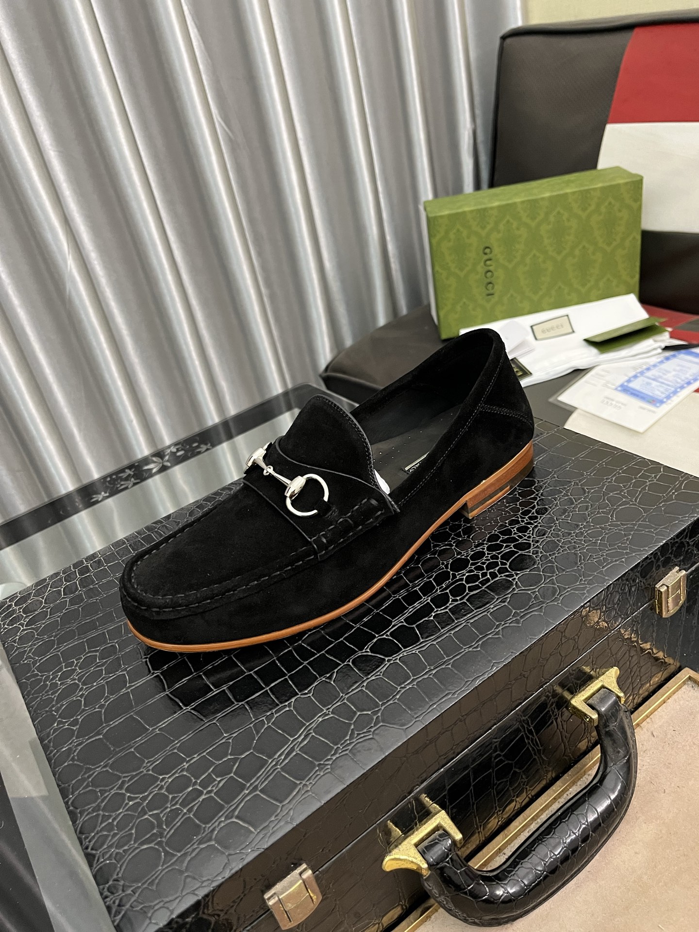 NO:274792,Guqi, new products of street-fried men's leather shoes are coming, the counter is simultaneously released in original configuration, imported Italian original cowhide fabric, fully imported water-dyed cowhide lining, original sole is specially supplied with original sole, super comfortable, original order goods, high quality, can enter and exit the counter at will, welcome to compare the counter synchronous, the number of 38-444 colors available, cowhide19860909古奇 炸街男神皮鞋新品来袭 专柜同步发售原厂配置,意大利进口原版牛皮面料,全进口水染牛皮里垫,鞋底原厂特供原版底超级舒适,原厂跟单货 高品质,可随意进出专柜,欢迎对比专柜同步,码数38-444色可选,,cowhide,Men's shoes