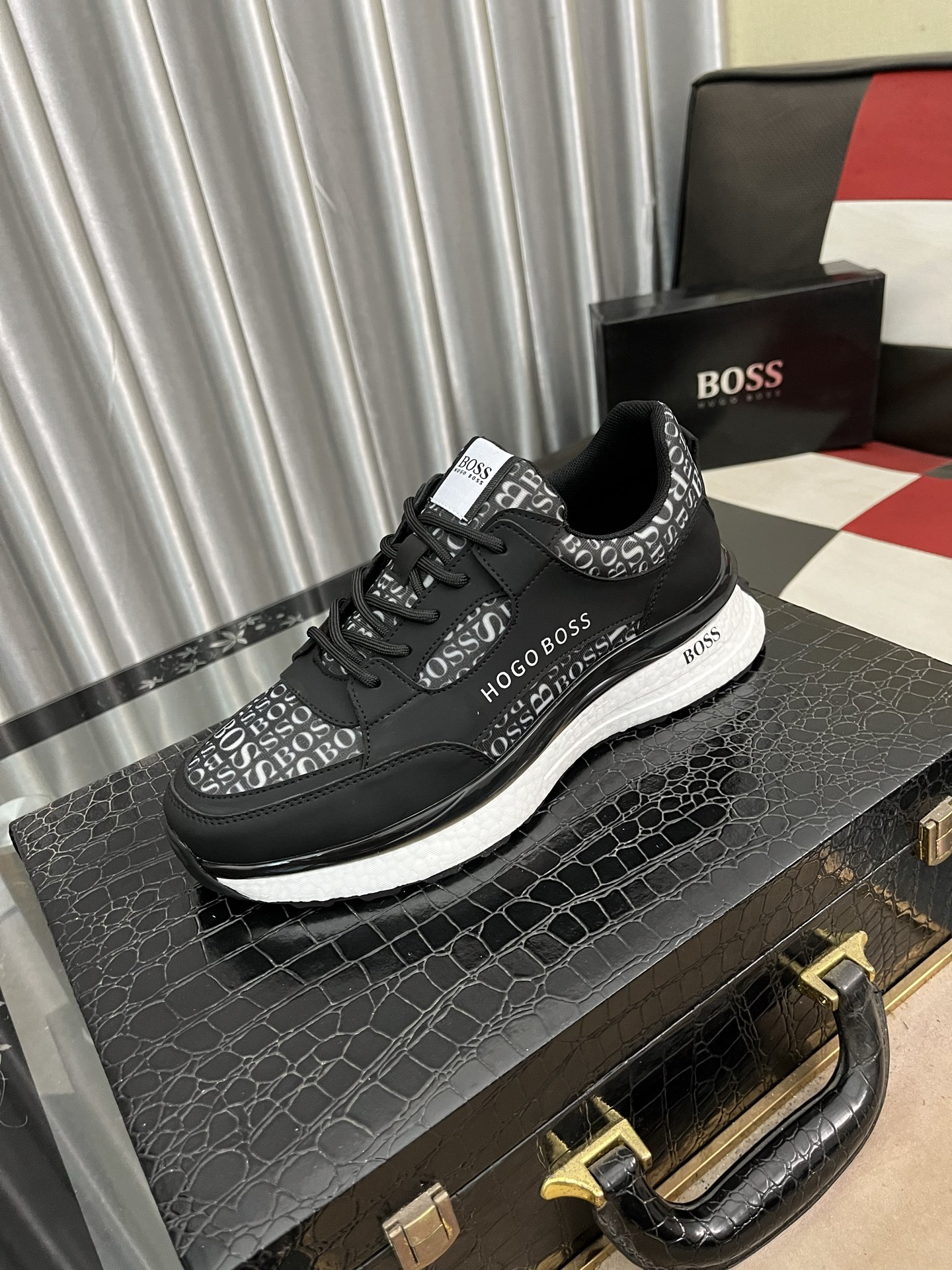 NO:274955,【BOOS】The original single-quality upper of men's casual shoes is imported calfskin, which is super breathable and comfortable, fine workmanship, high-end and atmospheric. It has a fashionable and classic shape. It has a foam transparent and wear-resistant sole, which is comfortable to wear, and deserves to have it. The number of sizes 38-443 colors available, cowhide19860909【BOOS】男鞋休闲鞋原单品质鞋面采用进口小牛皮,超透气舒适内里做工精细,高端大气.有时尚典范造型.发泡透明耐磨大底,穿着舒适,值得拥有.码数38–443色可选,,cowhide,Men's shoes