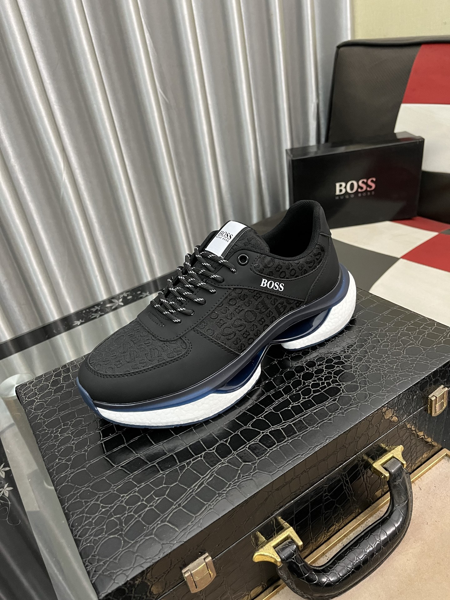 NO:274958,【BOOS】The original single-quality upper of men's casual shoes is imported calfskin, which is super breathable and comfortable, fine workmanship, high-end and atmospheric. It has a fashionable and classic shape. It has a foam transparent and wear-resistant sole, which is comfortable to wear, and deserves to have it. The number of sizes 38-442 colors is available, cowhide19860909【BOOS】男鞋休闲鞋原单品质鞋面采用进口小牛皮,超透气舒适内里做工精细,高端大气.有时尚典范造型.发泡透明耐磨大底,穿着舒适,值得拥有.码数38–442色可选,,cowhide,Men's shoes