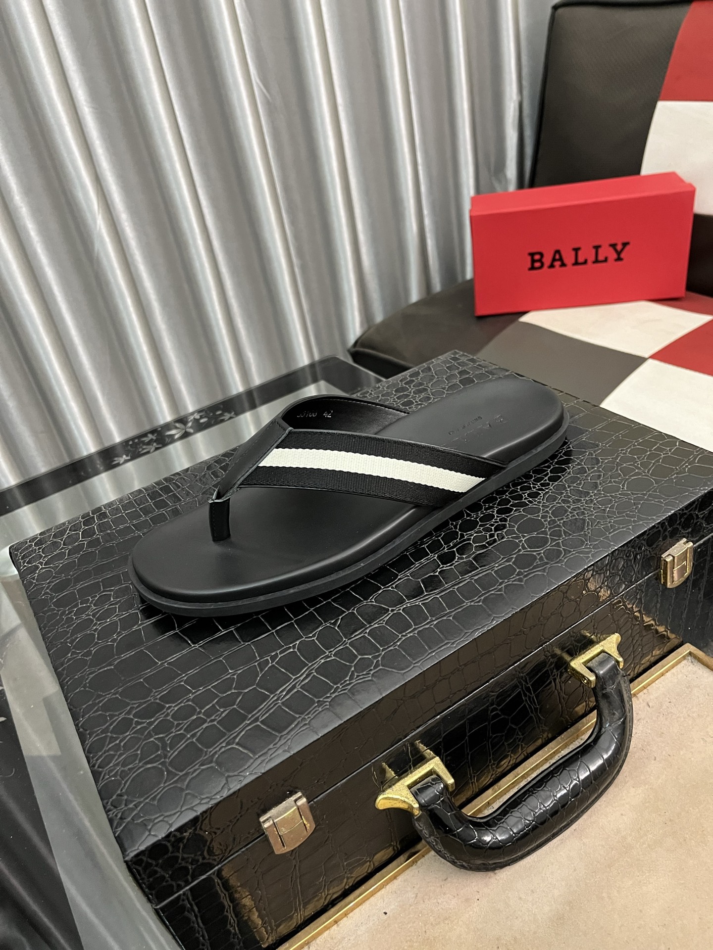 NO:275262,【BALLY】Bali Counter New Men's Casual Slippers Series!  1:1 review of the global limited edition upper using imported original single fabric original panel sole men's shoes size 39-44, ballly, slippers19860909【BALLY】巴利专柜新款男士休闲拖鞋系列！1:1复核全球限量款鞋面采用进口原单面料原板大底男鞋码数39-44,,bally,slippers,Men's shoes