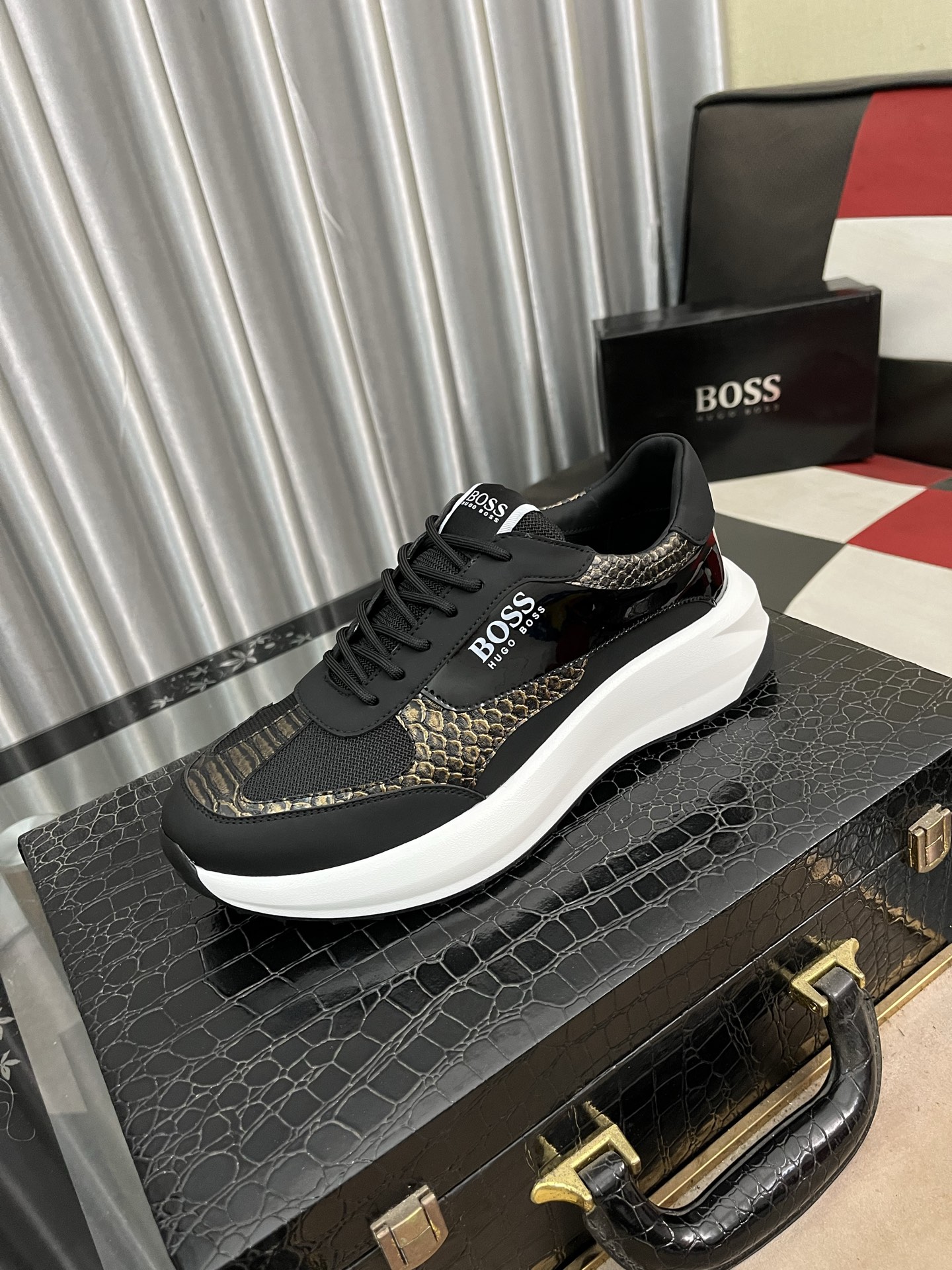 NO:275394,【BOOS】The original single-quality upper of men's casual shoes is imported calfskin, which is super breathable and comfortable, fine workmanship, high-end and atmospheric. It has a fashionable and classic shape. It has a foam transparent and wear-resistant sole, which is comfortable to wear, and deserves to have it. The number of sizes 38-442 colors is available, cowhide19860909【BOOS】男鞋休闲鞋原单品质鞋面采用进口小牛皮,超透气舒适内里做工精细,高端大气.有时尚典范造型.发泡透明耐磨大底,穿着舒适,值得拥有.码数38–442色可选,,cowhide,Men's shoes