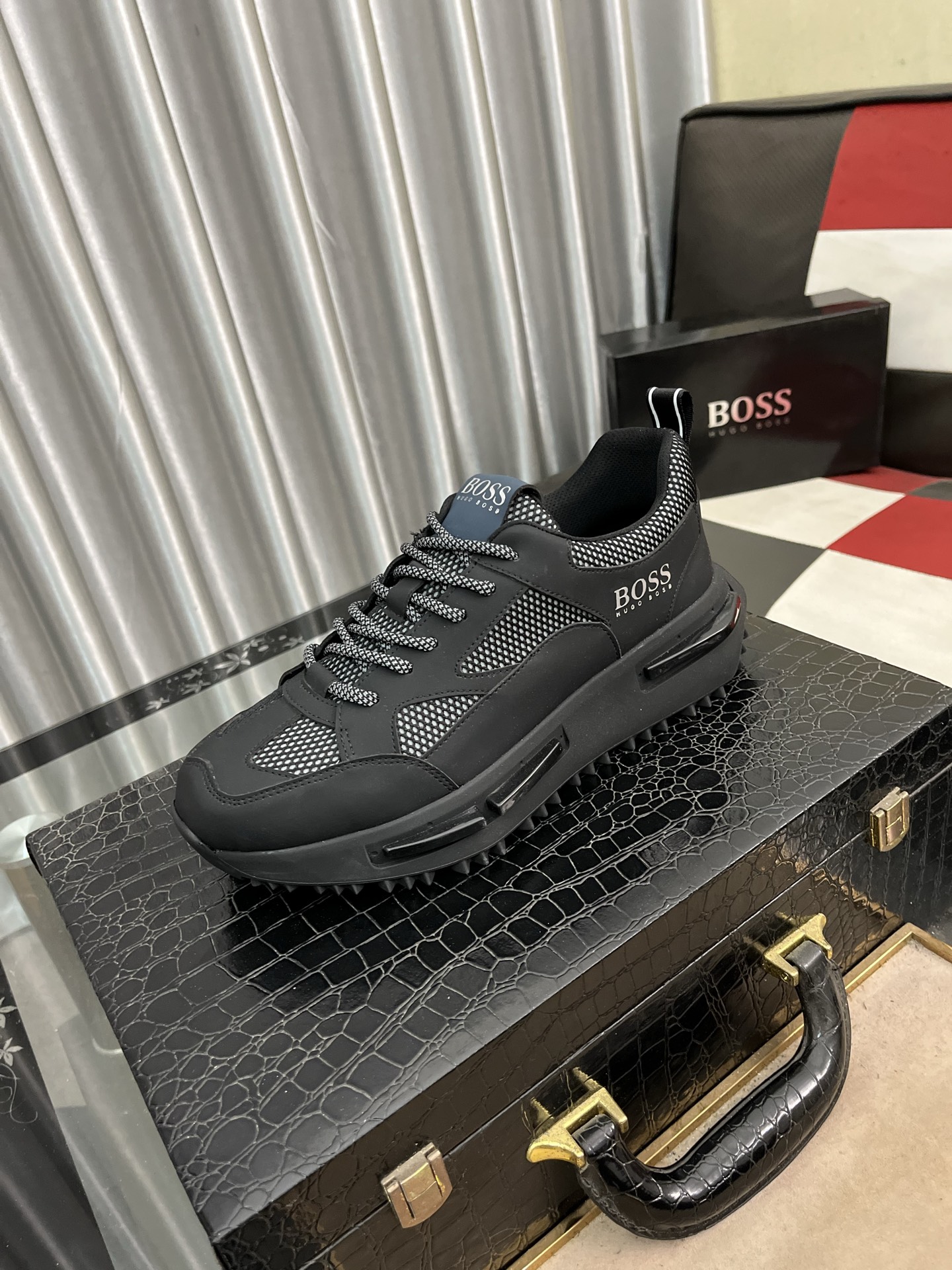 NO:275460,【BOOS】The original single-quality upper of men's casual shoes is imported calfskin, which is super breathable and comfortable, fine workmanship, high-end and atmospheric. It has a fashionable and classic shape. It has a foam transparent and wear-resistant sole, which is comfortable to wear, and deserves to have it. The number of sizes 38-444 colors available, cowhide19860909【BOOS】男鞋休闲鞋原单品质鞋面采用进口小牛皮,超透气舒适内里做工精细,高端大气.有时尚典范造型.发泡透明耐磨大底,穿着舒适,值得拥有.码数38–444色可选,,cowhide,Men's shoes