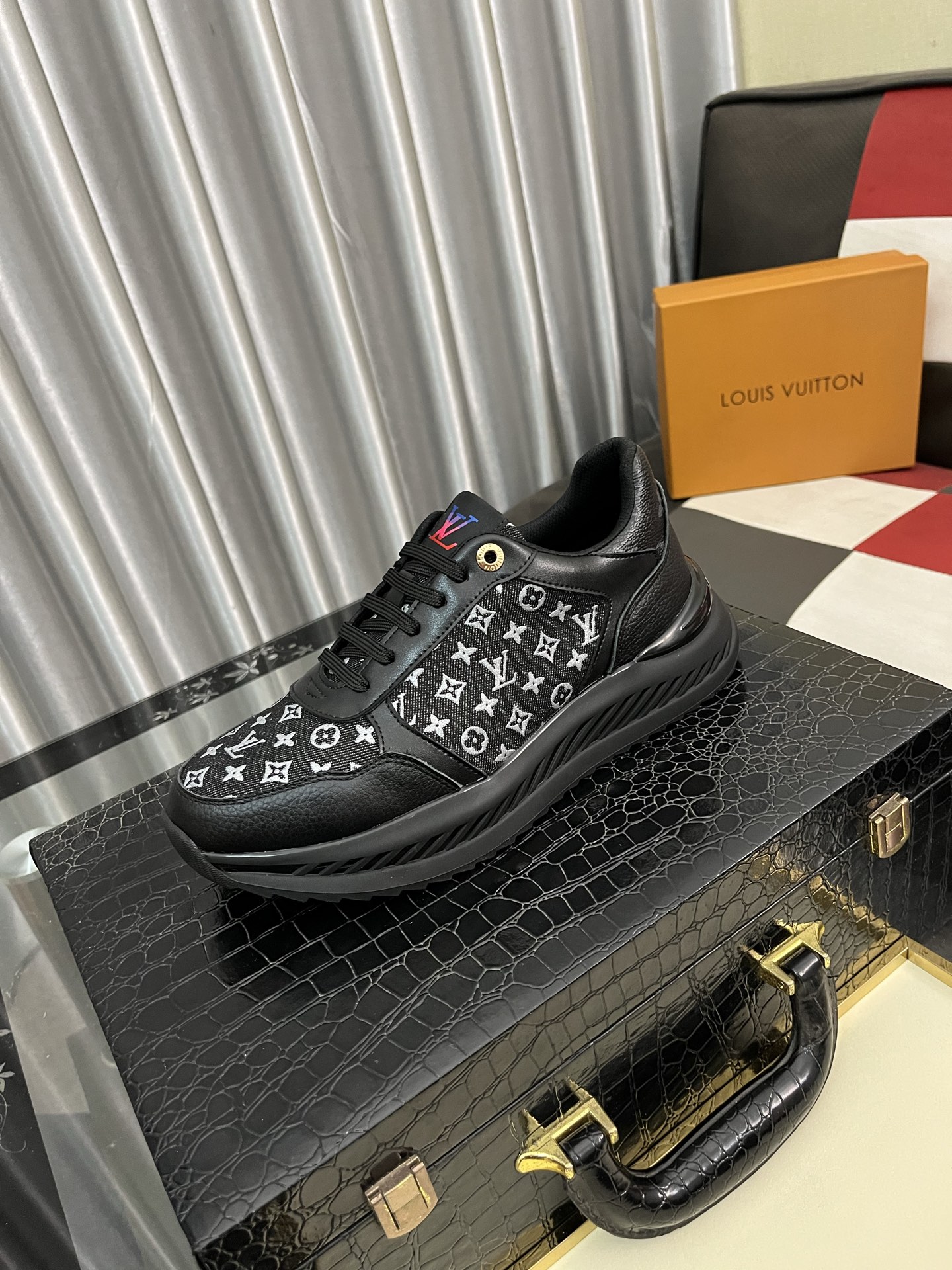 NO:275909,【LOUlS VUlTTON】 Louis Vuitton ~ Unique casual style. LV counter purchasing casual shoes for men's counters are available simultaneously, Italian imported brands select top layer Italian cowhide. Sheepskin inner lining (refuse to remove and grind feet) soles are original and specially supplied with original soles. The size number is 38-443 available, louis vuitton, louis vuitton, cowhide, sheepskin19860909【LOUlS VUlTTON】路易威登～独特现休闲风.LV专柜代购休闲鞋 男士专柜同步发售,意大利进口品牌精选头层意大利牛皮.羊皮内里（拒绝脱色磨脚）鞋底原厂特供原版底实物更赞 码数38-443色可选,,louis vuitton,louis vuitton,cowhide,sheepskin,Men's shoes