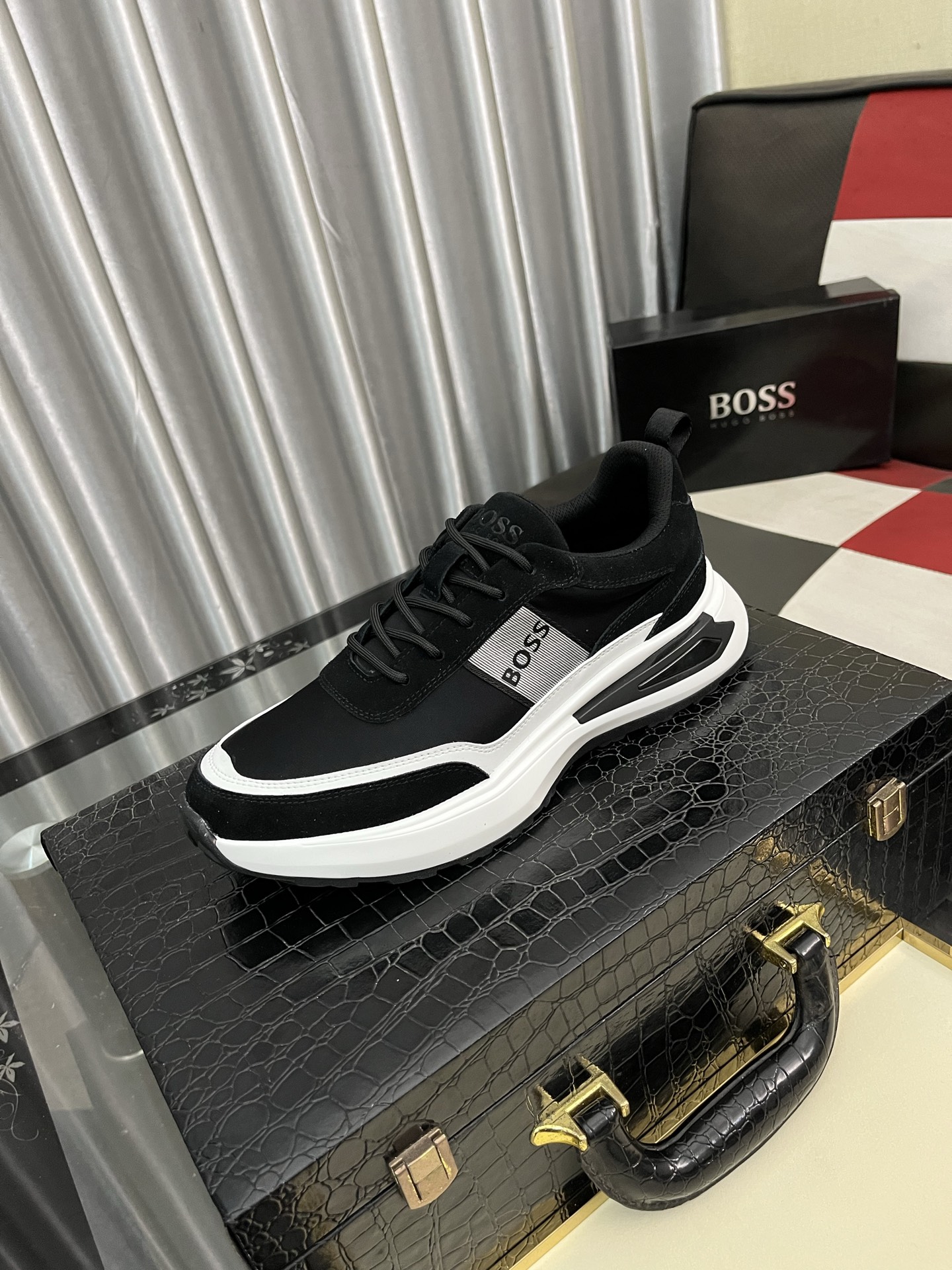 NO:276024,【BOOS】The original single-quality upper of men's casual shoes is imported calfskin, which is super breathable and comfortable, fine workmanship, high-end and atmospheric. It has a fashionable and classic shape. It has a foam transparent and wear-resistant sole, which is comfortable to wear, and deserves to have it. The number of sizes 38-444 colors available, cowhide19860909【BOOS】男鞋休闲鞋原单品质鞋面采用进口小牛皮,超透气舒适内里做工精细,高端大气.有时尚典范造型.发泡透明耐磨大底,穿着舒适,值得拥有.码数38–444色可选,,cowhide,Men's shoes