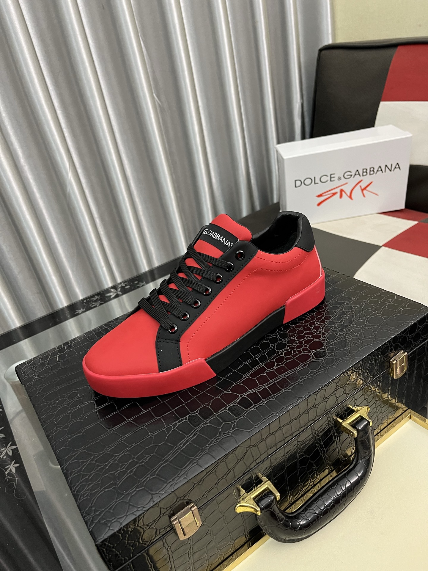 NO:275999,Dolce & GabbanaDG high-end men's sports and casual shoes. Top counter original single goods. Original imported cowhide, various materials splicing design imported cowhide inner cowhide foot pads original TPR elastic sole. Size36-46,,Dolce & Gabbana,Dolce & Gabbana,cowhide19860909Dolce&GabbanaDG高端男士运动休闲鞋.顶级专柜原单货. 原版进口牛皮 多种材质拼接设计进口牛皮内里 牛皮垫脚原版TPR弹力大底. Size36-46,,Dolce&Gabbana,Dolce&Gabbana,cowhide,Men's shoes