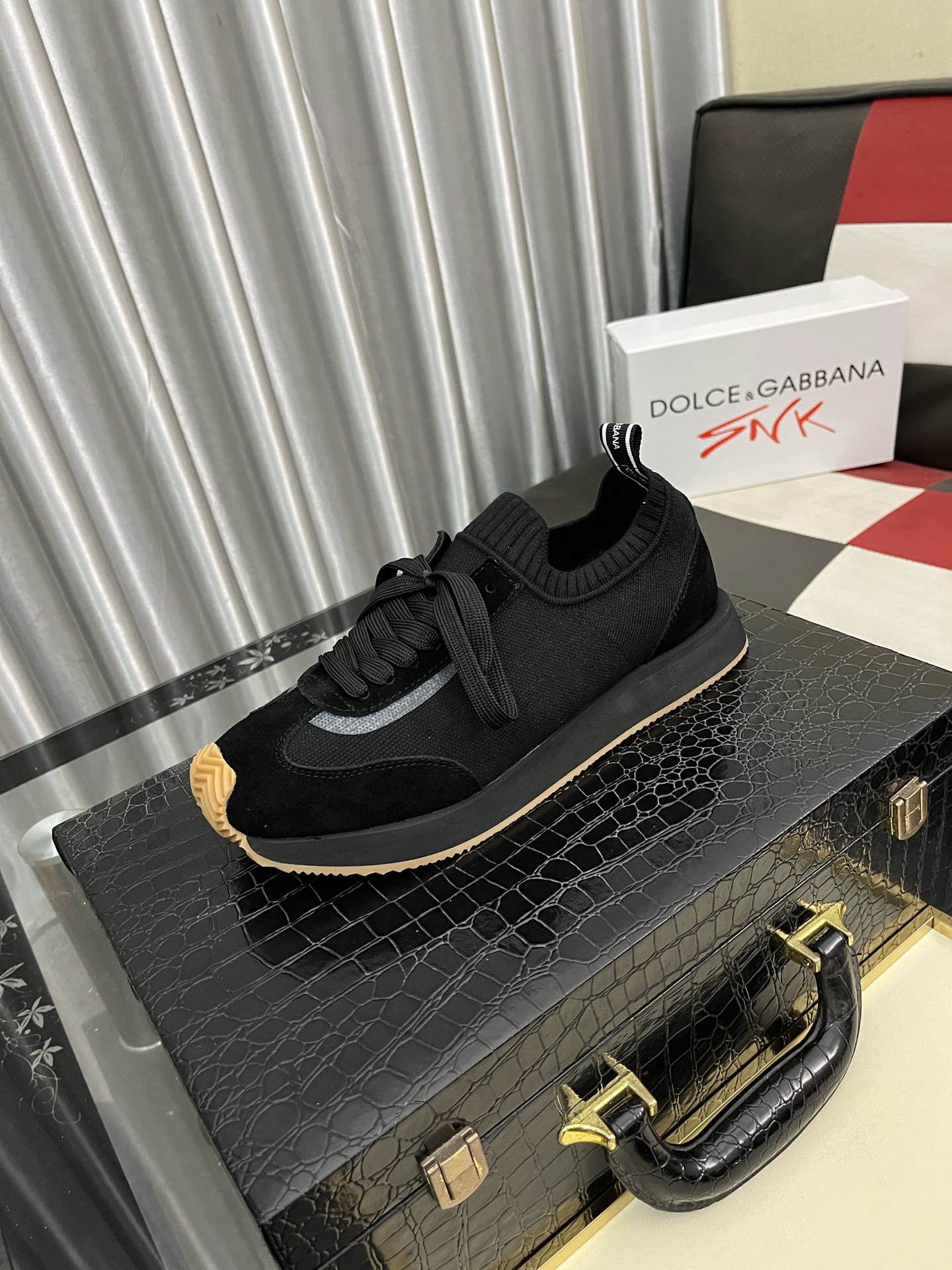 NO:276003,Dolce & GabbanaDG high-end men's sports and casual shoes. Top counter original singles. Original imported cowhide, various materials splicing design imported cowhide inner cowhide foot pads original TPR elastic sole. Size36-46 colors available, Dolce & Gabbana, Dolce & Gabbana, cowhide19860909Dolce&GabbanaDG高端男士运动休闲鞋.顶级专柜原单货. 原版进口牛皮 多种材质拼接设计进口牛皮内里 牛皮垫脚原版TPR弹力大底. Size36-46色可选,,Dolce&Gabbana,Dolce&Gabbana,cowhide,Men's shoes