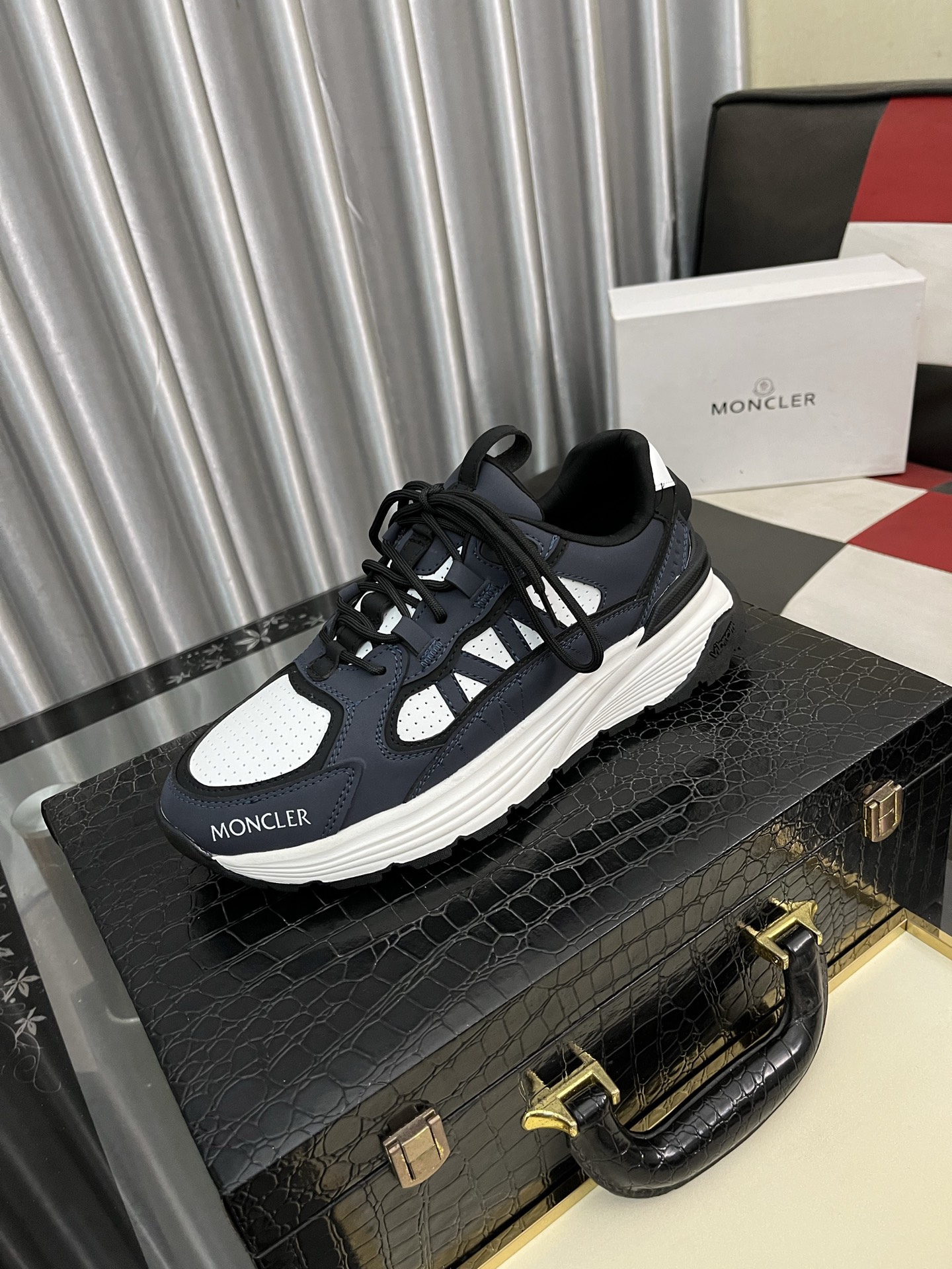 NO:276661,【MONCLER】The same style as the cover, the official website, high-quality men's shoes, material mesh, breathable inner leather insole, original open mold, outsole style, men's casual sneakers, lace-up men's shoes series, European and American trendy style, random matching, comfortable feet, standard size, men's size 38-46,,christian louboutin,Moncler,sneakers19860909【MONCLER】蒙口、官网同款 高品质男鞋 材料网布透气内里真皮鞋垫 原版开模大底款式类型男士休闲运动鞋 系带款男鞋系列 欧美潮流风格 随意搭配 脚感舒适、标准码男码38-46,,christian louboutin,Moncler,sneakers,Men's shoes