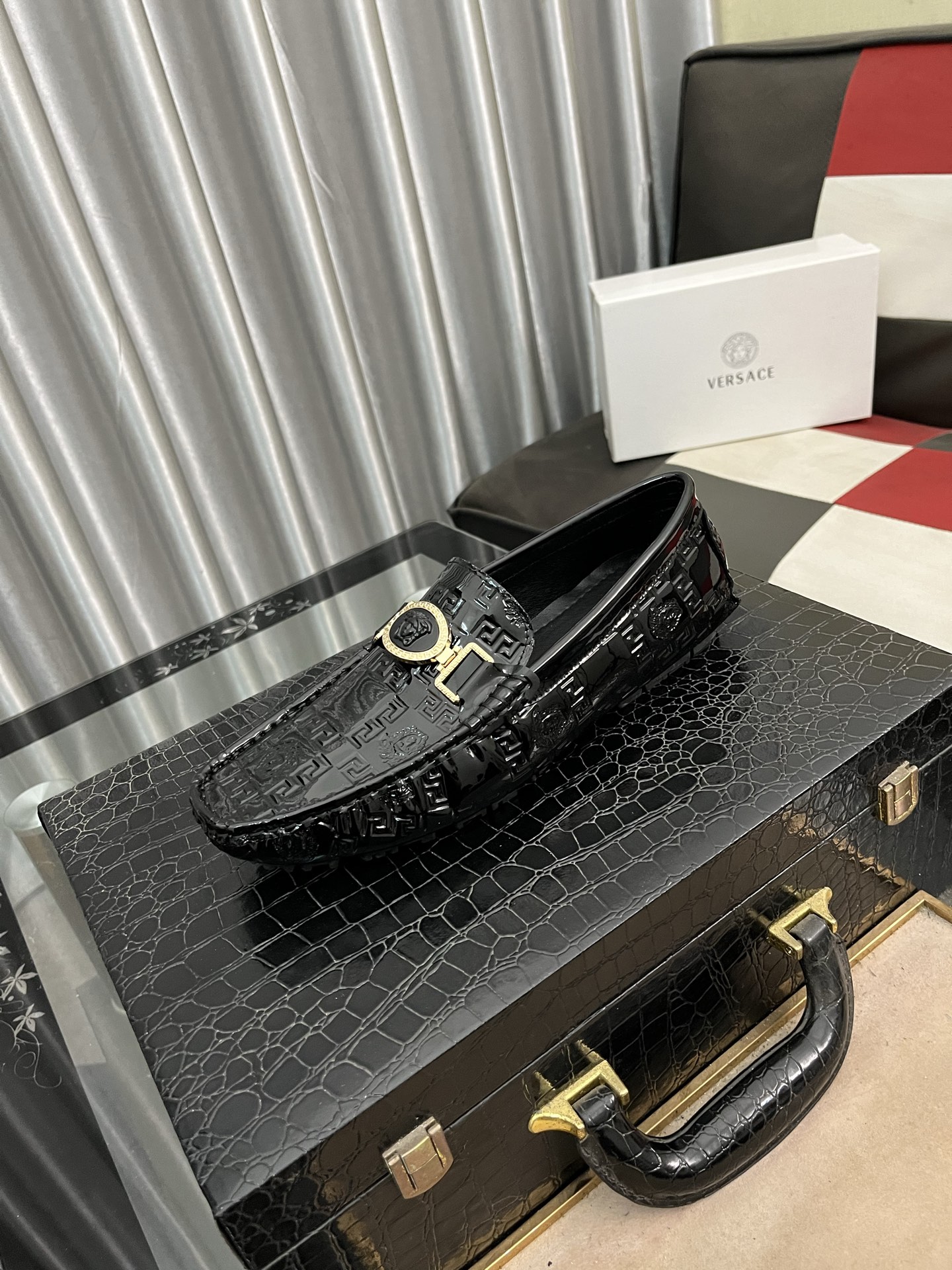 NO:276658,Versace Doudou upper fabric is made of imported cowhide, breathable and comfortable leather, clean and neat, fashionable and generous... Anti-slip wear-resistant rubber brand original board sole luxury high-end domineering... Size: 38–44,,versace,cowhide19860909范思哲豆豆鞋面料采用进口牛皮,. 透气舒适皮里,干净利落 时尚大方....防滑耐磨橡胶品牌原板大底 奢华高档霸气 ..码数: 38–44,,versace,cowhide,Men's shoes