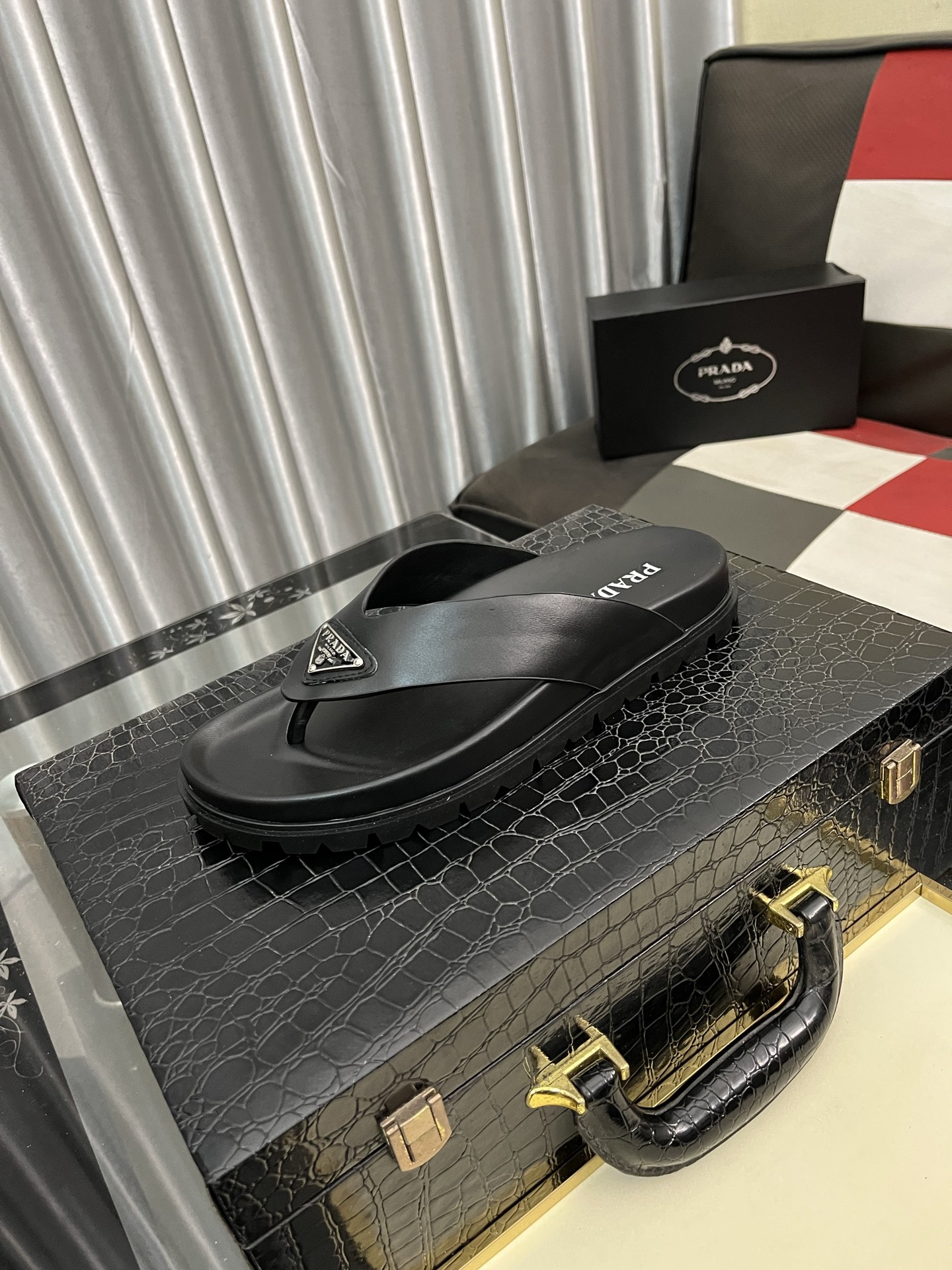 NO:277024,(PRADR-Prada) Luxury brand casual slippers, imported original sheepskin, sheep pattern inner high-end comfortable, original outsole light and wear-resistant!  Pure handmade, details determine quality!  38-442 colors available, prada, prada, slippers, sheepskin19860909（PRADR-普拉达）奢牌休闲拖鞋,进口原版羊皮,羊纹内里 高档舒适,原版大底轻盈耐磨！纯手工制作,细节决定品质！38-442色可选,,prada,prada,slippers,sheepskin,Men's shoes