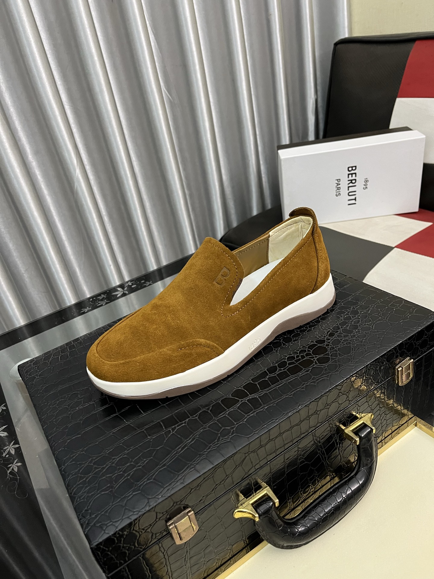 _dd19sRxdVrvQFCGEQ1IFr7paoJyVcYEUfG9N3Iw