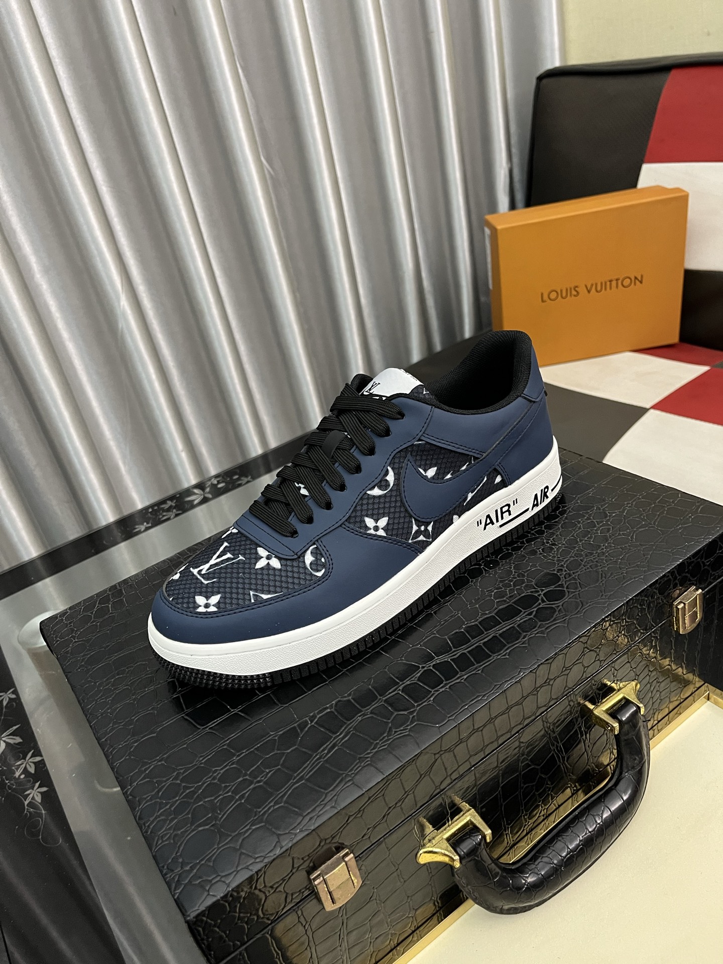 NO:277709,[Dior Dior] New casual shoes, must-have, fashionable shoes The latest popular upper adopts imported cowhide   special printed fabric splicing design, sheepskin foot pads, comfortable rubber sole, light and comfortable on the feet [Rose] The real thing is better, worth owning, size 38-443 colors available, dior, dior, cowhide, sheepskin19860909【迪奥Dior】 新款休闲鞋,必爆款 ,采用潮流时尚鞋 最新爆款鞋面采用进口牛皮 专用印花面料拼接设计 ,羊皮垫脚,舒服橡胶大底 上脚轻巧舒适 [玫瑰] 实物更好看、值得拥有、码数38一443色可选,,dior,dior,cowhide,sheepskin,Men's shoes