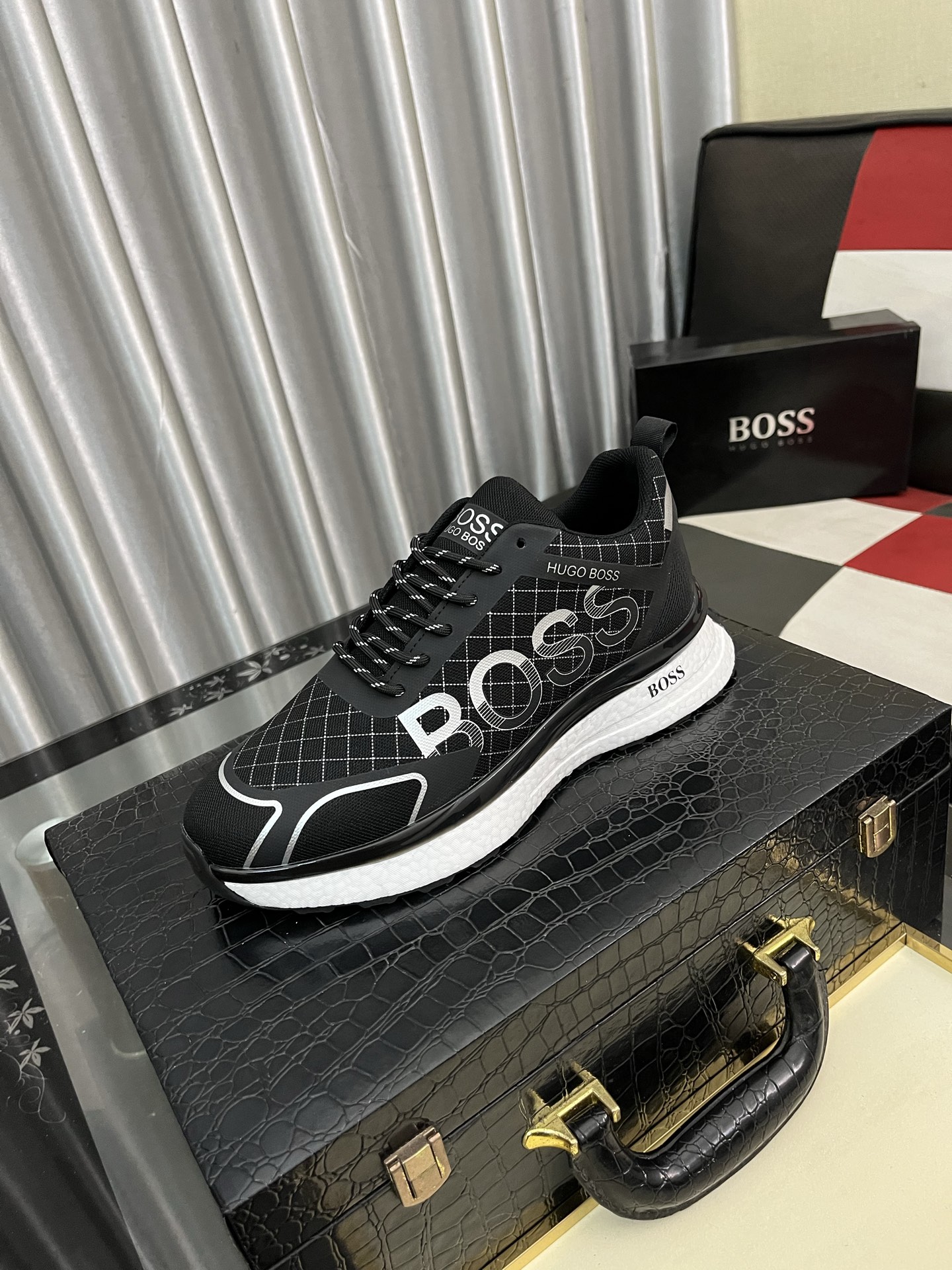 NO:277672,【BOOS】The original single-quality upper of men's casual shoes is imported calfskin, which is super breathable and comfortable, fine workmanship, high-end and atmospheric. It has a fashionable and classic shape. It has a foam transparent and wear-resistant sole, which is comfortable to wear, and deserves to have it. The number of sizes 38-443 colors available, cowhide19860909【BOOS】男鞋休闲鞋原单品质鞋面采用进口小牛皮,超透气舒适内里做工精细,高端大气.有时尚典范造型.发泡透明耐磨大底,穿着舒适,值得拥有.码数38–443色可选,,cowhide,Men's shoes