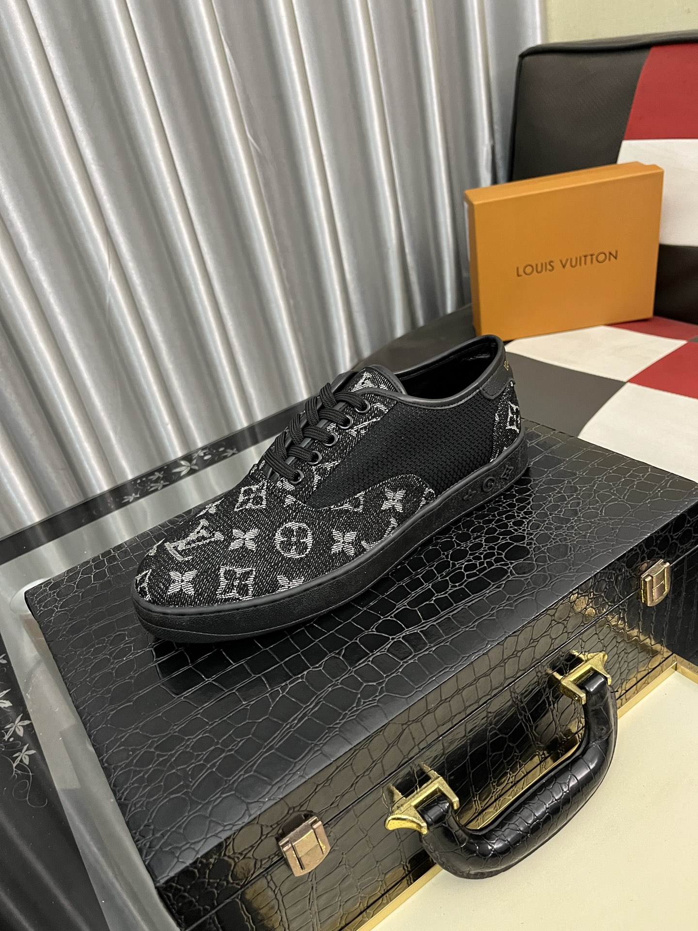 Louis Vuitton Men's 2022 Sneakers, Italian Leather, Multiple Colors Available 2 i1744650414608 6672 0 0