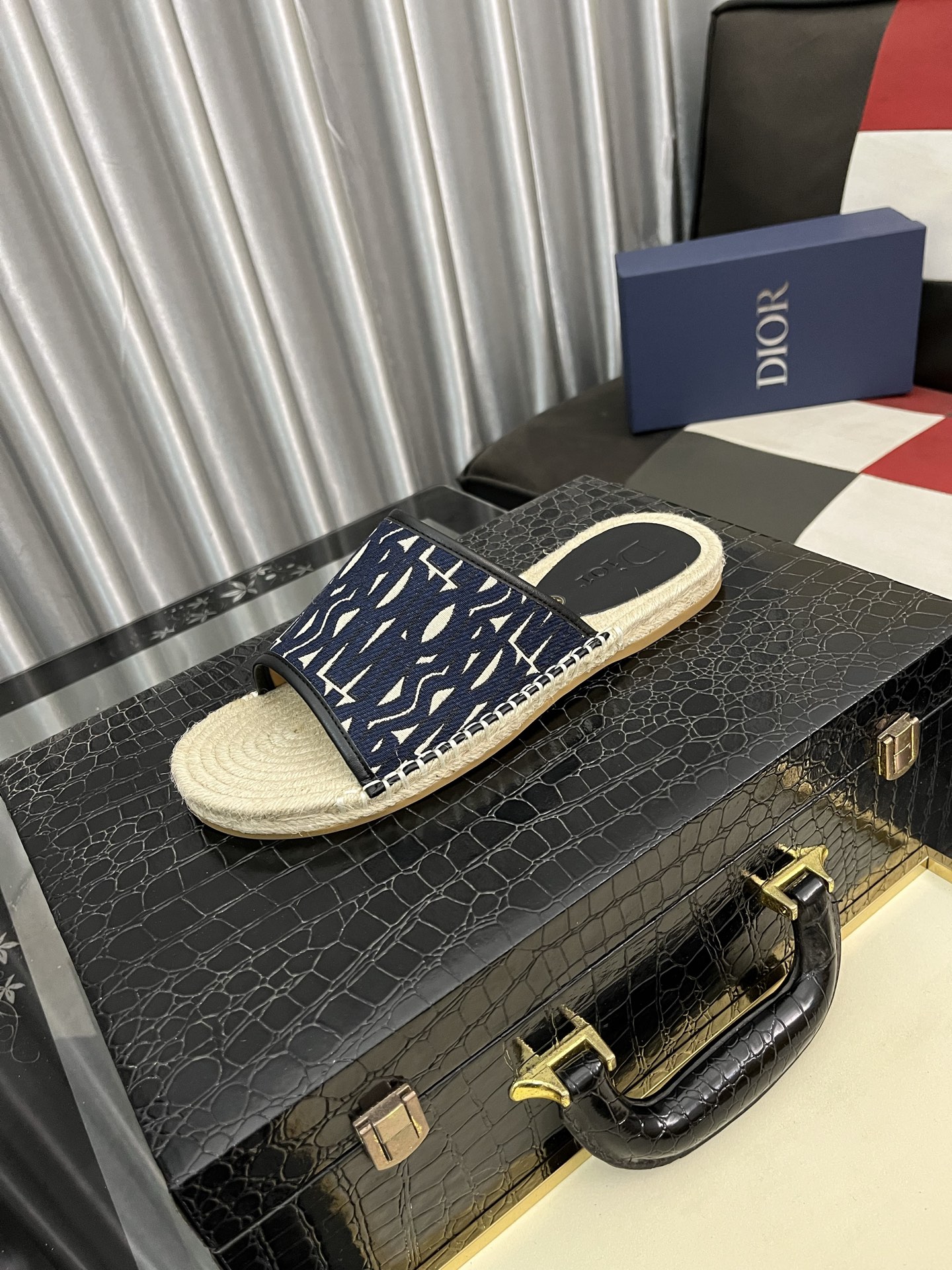 NO:278620,Dior new classic model. Purchase level quality foreign counter popular thick-soled slippers. The upper is original customized material, the sole is original mold opening 1.1 size 38-444 colors available, dior, dior, slippers19860909Dior迪奥新品经典款.代购级别品质国外专柜爆款厚底拖鞋 鞋面内里原版定制材料,鞋底原版开模1.1码数38-444色可选,,dior,dior,slippers,Men's shoes