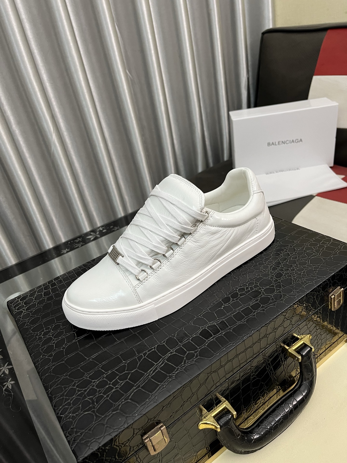 Balenciaga White Leather Low-Top Sneakers, Size 38-44 2 i1744907519560 622 0 0