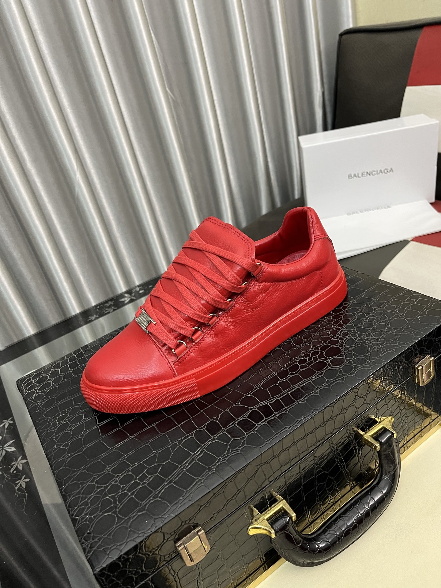 Balenciaga Men's Leather Low-Top Sneakers, Lace-Up Red Casual Shoes 1 Balenciaga Men's Leather Low-Top Sneakers, Lace-Up Red Casual Shoes