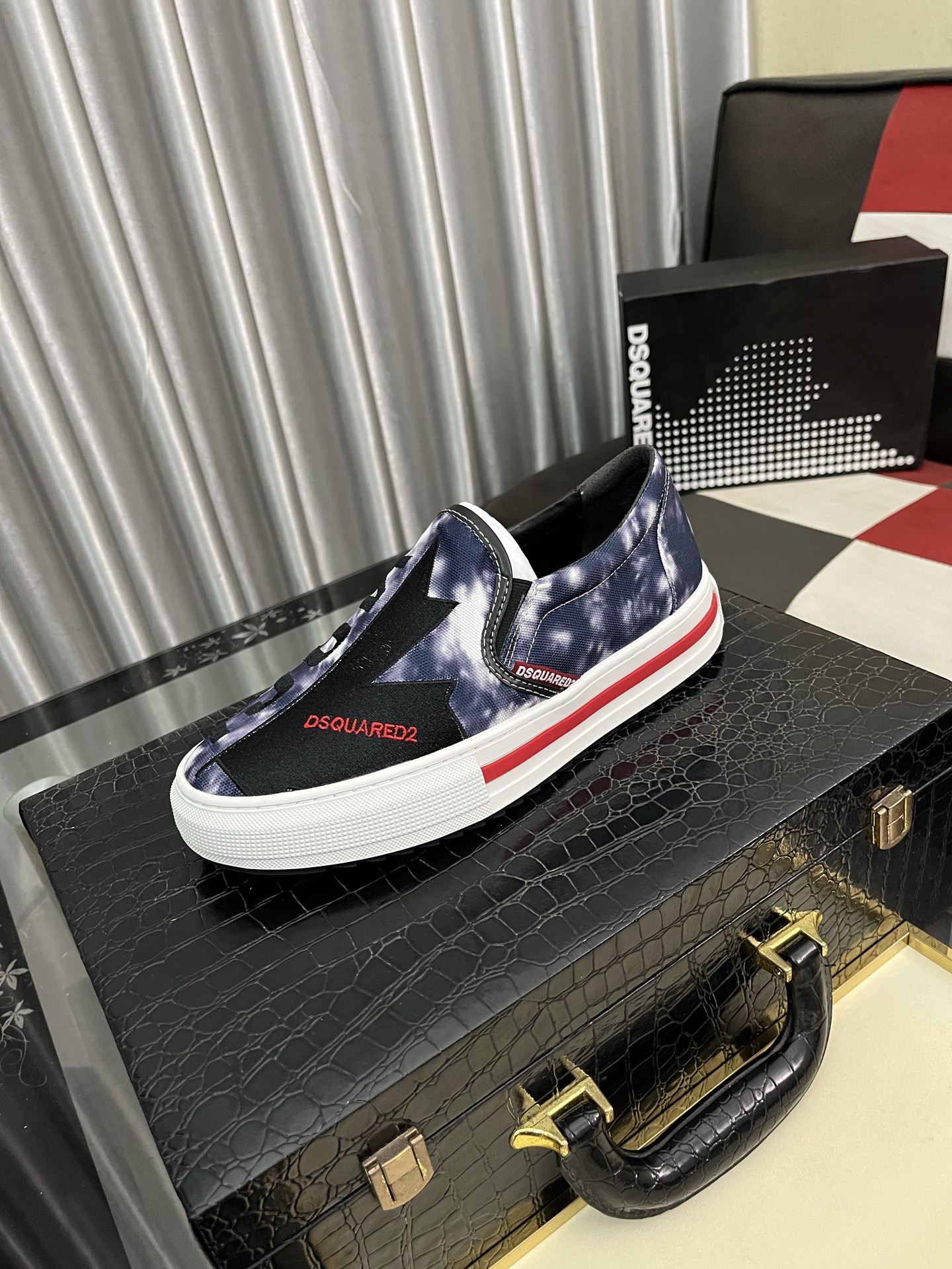 NO:279098,【D2～】Casual shoes z cabinets are available simultaneously Size: 38-46# 5 color uppers are made of multi-material spliced ​​mesh fabric inner lining, comfortable and breathable, original sole is comfortable and wear-resistant, real-life shooting is even better,19860909【D2～】休闲鞋 z柜同步发售 码数:38-46# 5个颜色鞋面选用多材质拼接网布内里,舒适透气,鞋底原版舒适耐磨大底,实物拍摄实物更赞,,Men's shoes