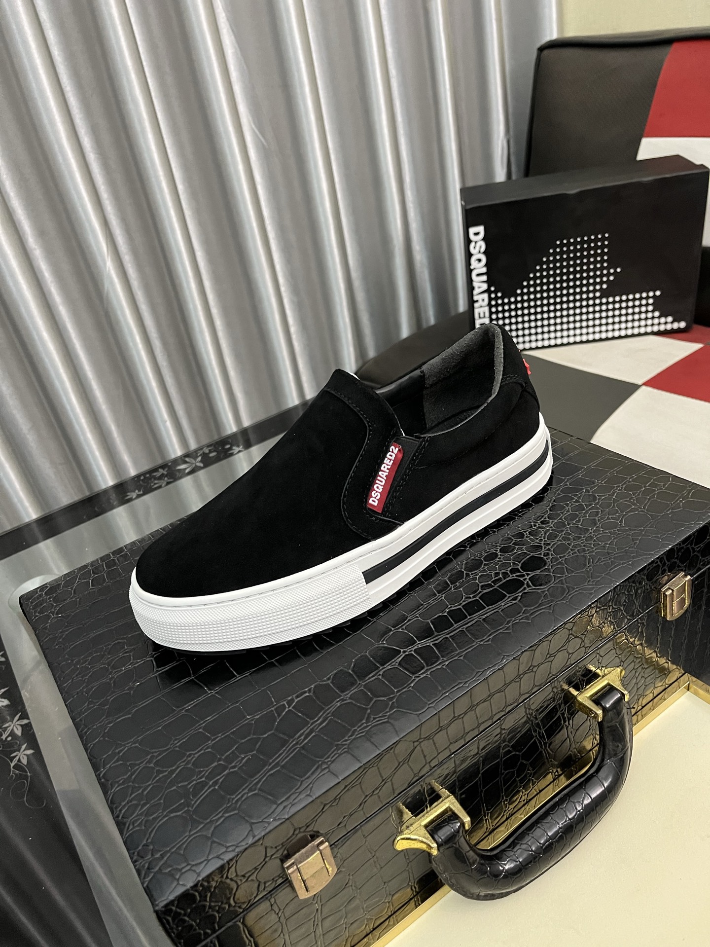 NO:279102,【D2～】Casual shoes z cabinets are available simultaneously Size: 38-46# The 4-color uppers are made of multi-material spliced ​​mesh fabric inner lining, comfortable and breathable, the original sole is comfortable and wear-resistant, and the real shot is even better.19860909【D2～】休闲鞋 z柜同步发售 码数:38-46# 4个颜色鞋面选用多材质拼接网布内里,舒适透气,鞋底原版舒适耐磨大底,实物拍摄实物更赞,,Men's shoes