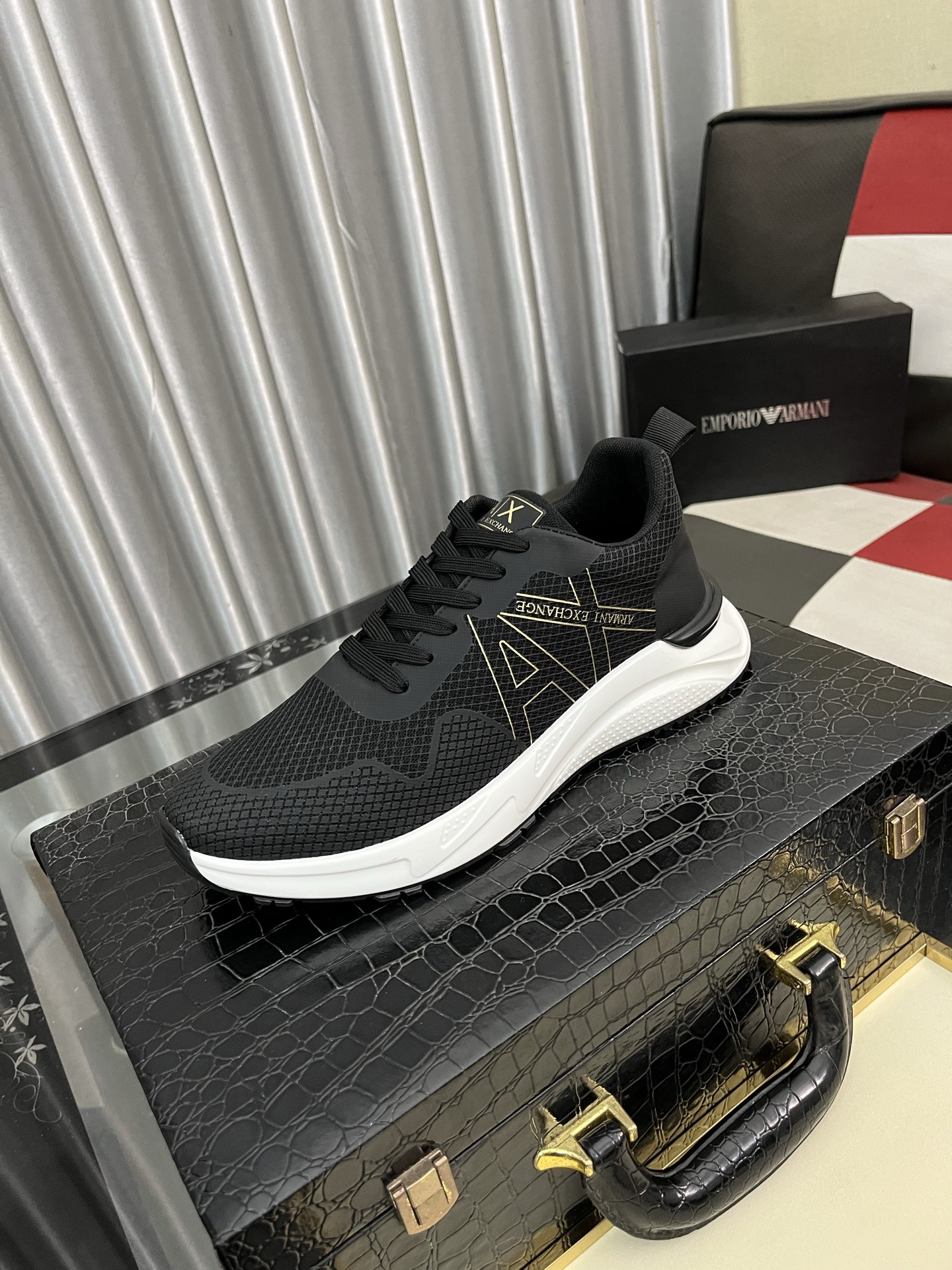 NO:279454,【Armani】Armani new fashionable men's shoes are carefully created to create an international brand. This casual shoe combines high-quality fabrics and exquisite craftsmanship. The upper is made of top layer of cowhide!  The sheepskin inner foot pads. The footing effect is handsome and stylish, with a lightweight rubber sole, and the foot feels light and comfortable!  Fine workmanship, worthy of Size38-443 colors available, Armani, Armani, cowhide, sheepskin19860909【Armani】阿玛尼新款时尚男鞋精心打造国际品牌 此款休闲鞋集优质面料与精湛工艺于一身,鞋面选用头层牛皮制成！羊皮内里垫脚.上脚效果帅气有型,轻质橡胶大底,脚感轻便舒适！做工精细,值得拥有 Size38-443色可选,,armani,armani,cowhide,sheepskin,Men's shoes