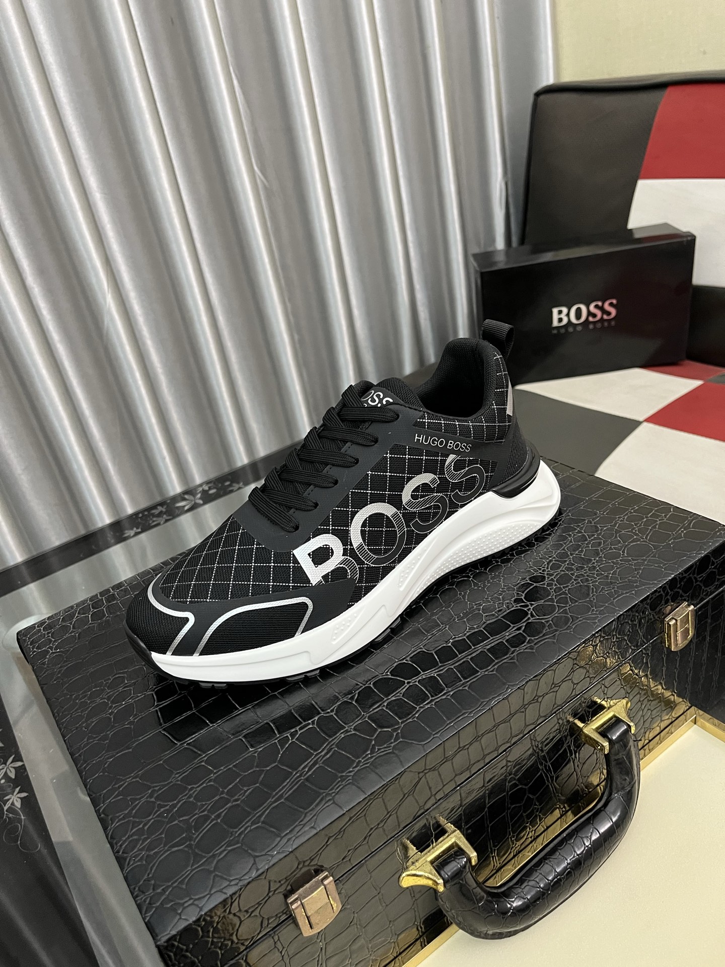 NO:279459,【BOOS】The original single-quality upper of men's casual shoes is imported calfskin, which is super breathable and comfortable, fine workmanship, high-end and atmospheric. It has a fashionable and classic shape. It has a foam transparent and wear-resistant sole, which is comfortable to wear, and deserves to have it. The number of sizes 38-443 colors available, cowhide19860909【BOOS】男鞋休闲鞋原单品质鞋面采用进口小牛皮,超透气舒适内里做工精细,高端大气.有时尚典范造型.发泡透明耐磨大底,穿着舒适,值得拥有.码数38–443色可选,,cowhide,Men's shoes