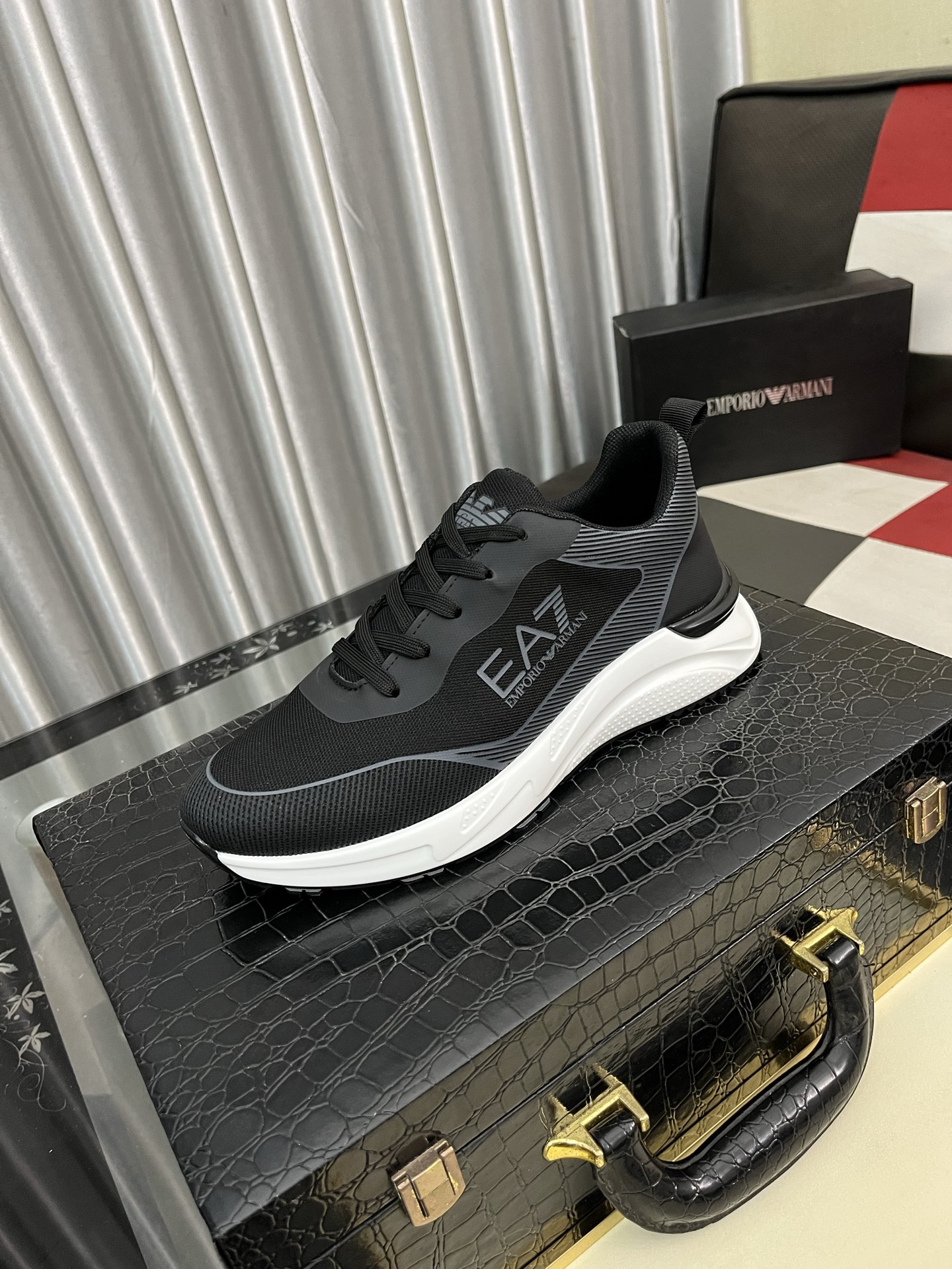Emporio Armani Men's Leather Sneakers Lightweight Casual Shoe, Size 38-44 1 Emporio Armani Men's Leather Sneakers Lightweight Casual Shoe, Size 38-44