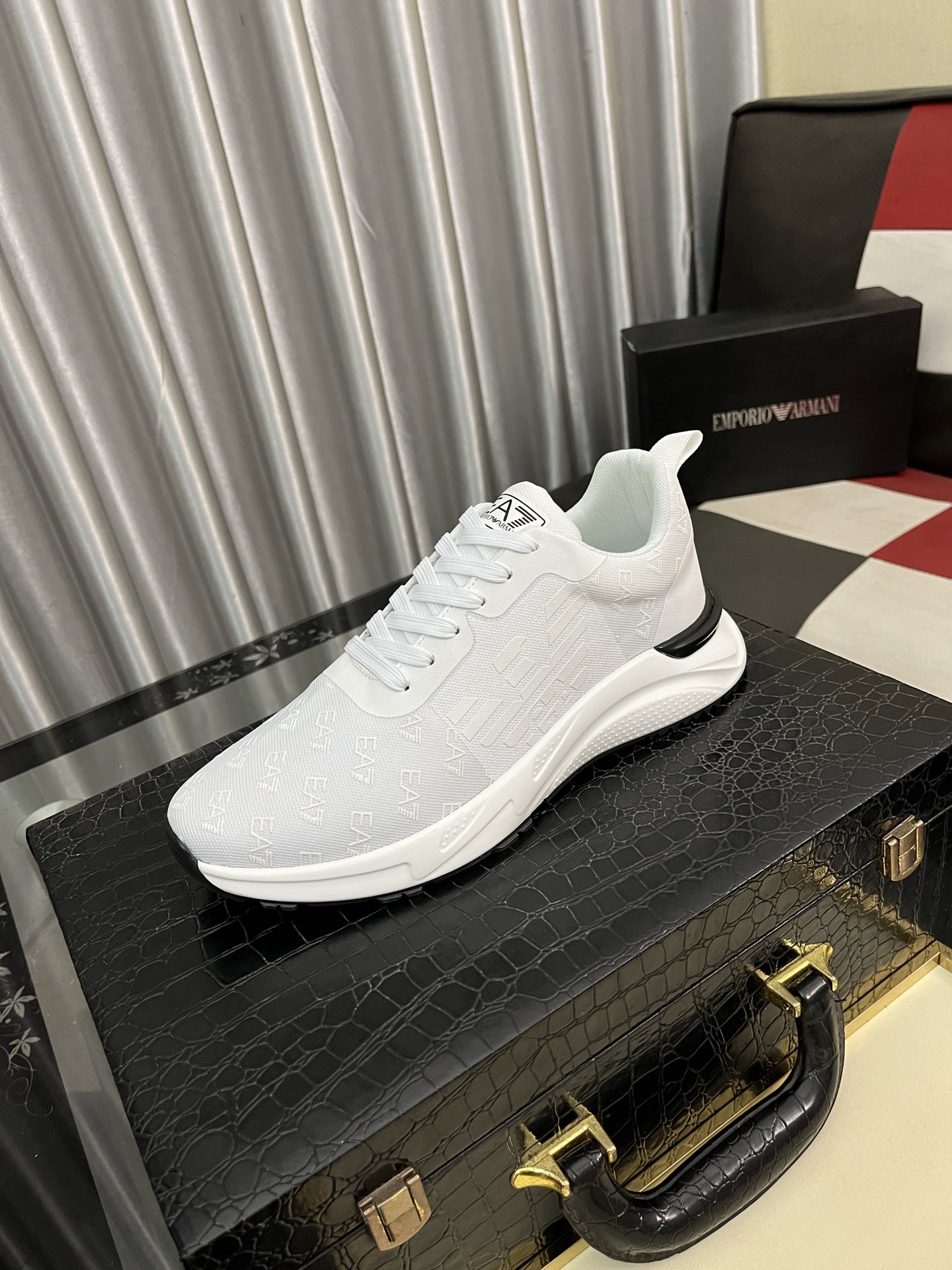 Emporio Armani Men's White Leather Lightweight Lace-Up Fashion Sneakers 2 i1745340322117 2016 0 0
