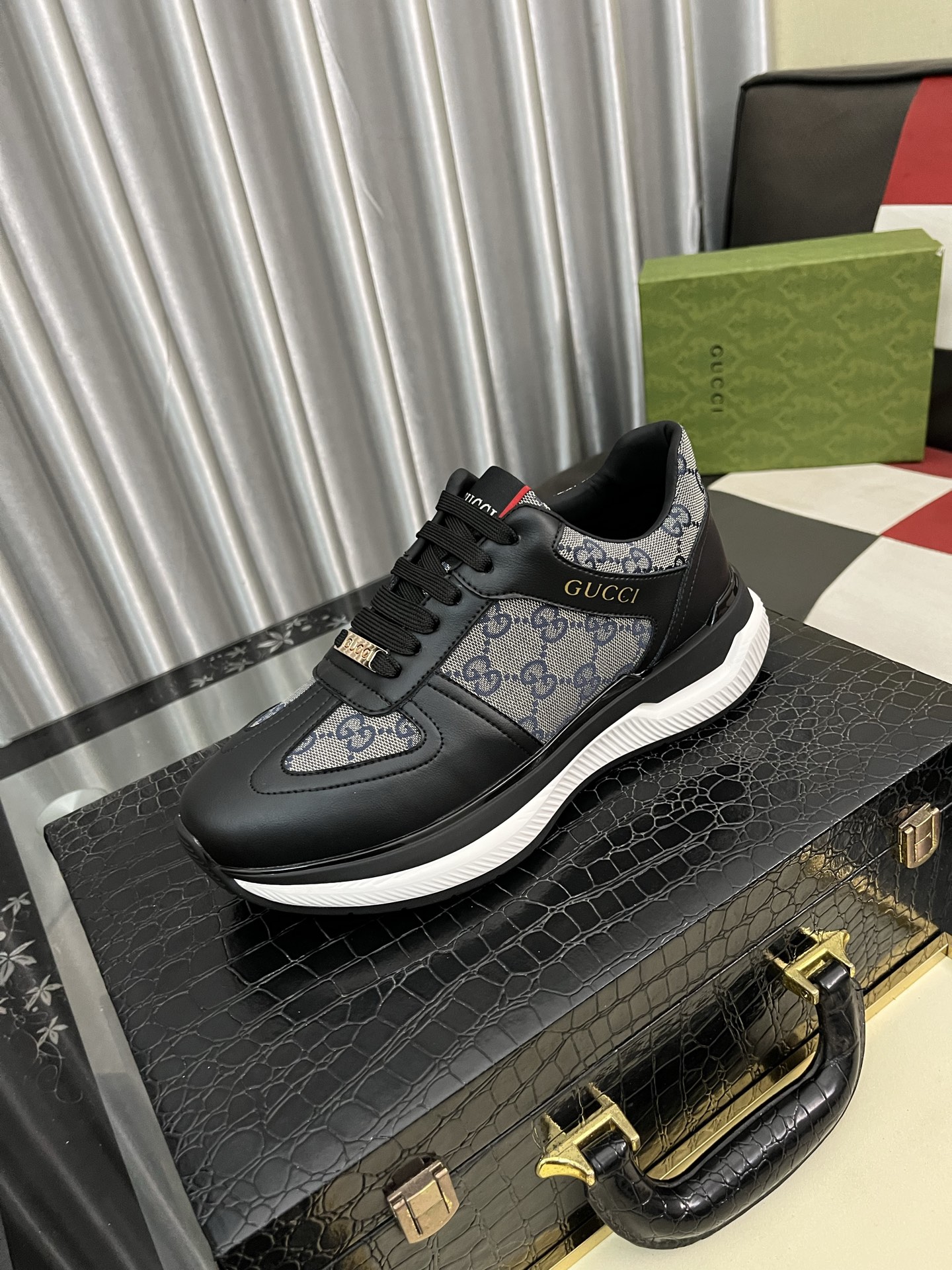 NO:280312,[Guqi] The most trendy, original upper, casual shoes make walking more convenient and comfortable, sports men's casual style, the perfect 11 replica [color] is all original versions, creating a fashionable personality to set off your uniqueness, 38-442 colors available,19860909【古奇】 最潮款、原版鞋面,休闲鞋鞋让行走更加便捷舒适、运动男鞋休闲款,与官方质量相比完美的11复刻[色]均采用原版.打造时尚个性衬托你的与众不同,码数38-442色可选,,Men's shoes