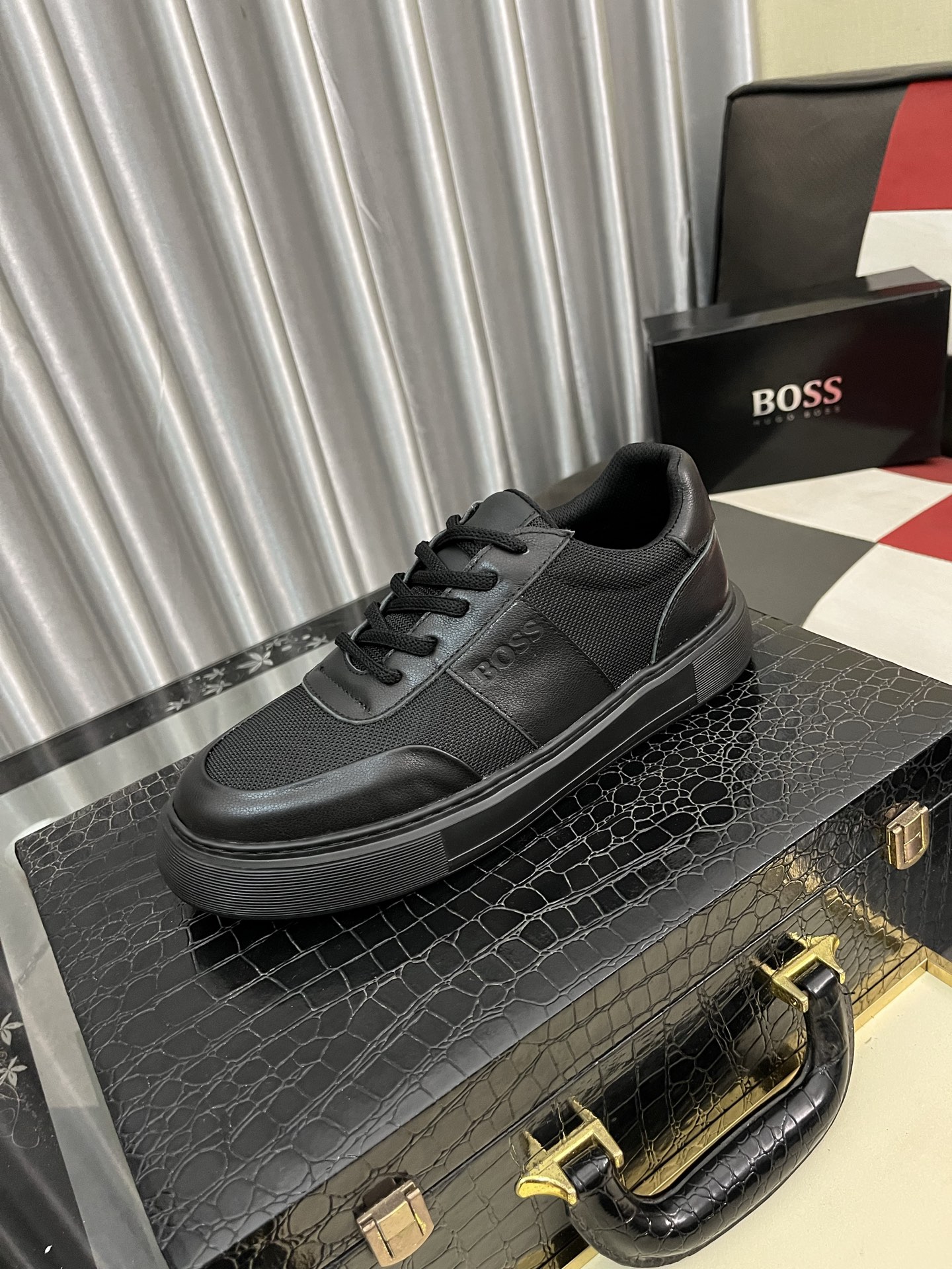 NO:280632,【BOOS】The original single-quality upper of men's casual shoes is imported calfskin, which is super breathable and comfortable, fine workmanship, high-end and atmospheric. It has a fashionable and classic shape. It has a foam transparent and wear-resistant sole, which is comfortable to wear, and deserves it. The number of sizes 38-442 colors is available, cowhide19860909【BOOS】男鞋休闲鞋原单品质鞋面采用进口小牛皮,超透气舒适内里做工精细,高端大气.有时尚典范造型.发泡透明耐磨大底,穿着舒适,值得拥有.码数38–442色可选,,cowhide,Men's shoes