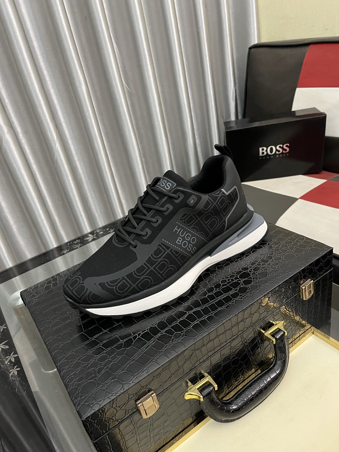 NO:283122,【BOOS】The original single-quality upper of men's casual shoes is imported calfskin, which is super breathable and comfortable, fine workmanship, high-end and atmospheric. It has a fashionable and classic shape. It has a foam transparent and wear-resistant sole, which is comfortable to wear, and deserves to have it. The number of sizes 38-443 colors available, cowhide19860909【BOOS】男鞋休闲鞋原单品质鞋面采用进口小牛皮,超透气舒适内里做工精细,高端大气.有时尚典范造型.发泡透明耐磨大底,穿着舒适,值得拥有.码数38–443色可选,,cowhide,Men's shoes