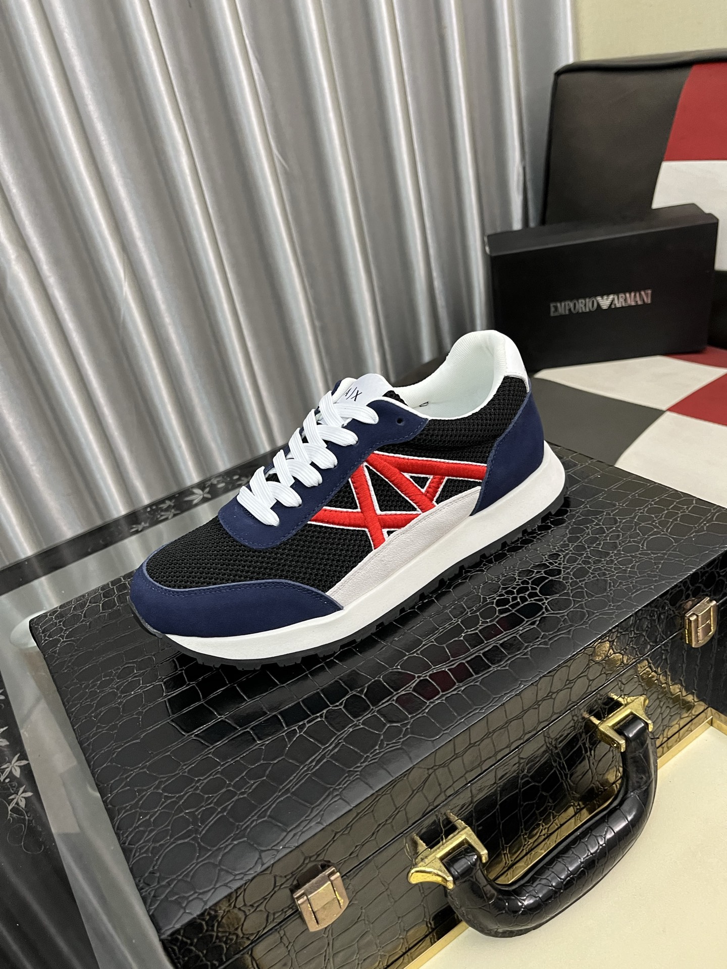 NO:283126,Armani ARMANI EXCHANGE latest spring and summer casual men's shoes, welcome 1:1 comparison, single Hong Kong counter casual shoes, counter quality, support inspection, high-quality workmanship, uppers are made of Italian imported technology fabric, breathable mesh lining, sheepskin insole, original fashion sports sole, casual fashion, high-end quality, size 38-44 4 colors available,,armani,chanel,armani, sheepskin19860909阿玛尼 ARMANI EXCHANGE 最新春夏款休闲男鞋,欢迎1:1对比,爆单款香港专柜休闲鞋,专柜品质,支持验货,优质做工,鞋面采用意大利进口科技面料,透气网布内里,羊皮鞋垫,原版时尚运动大底 ,休闲时尚,高端品质,码数38-44 4色可选,,armani,chanel,armani,sheepskin,Men's shoes