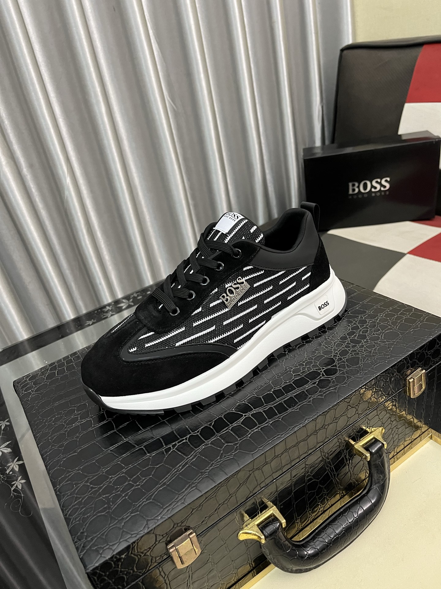 NO:284190,【BOOS】The original single-quality upper of men's casual shoes is imported calfskin, which is super breathable and comfortable, fine workmanship, high-end and atmospheric. It has a fashionable and classic shape. It has a foam transparent and wear-resistant sole, which is comfortable to wear, and deserves to have it. The number of sizes 38-443 colors available, cowhide19860909【BOOS】男鞋休闲鞋原单品质鞋面采用进口小牛皮,超透气舒适内里做工精细,高端大气.有时尚典范造型.发泡透明耐磨大底,穿着舒适,值得拥有.码数38–443色可选,,cowhide,Men's shoes