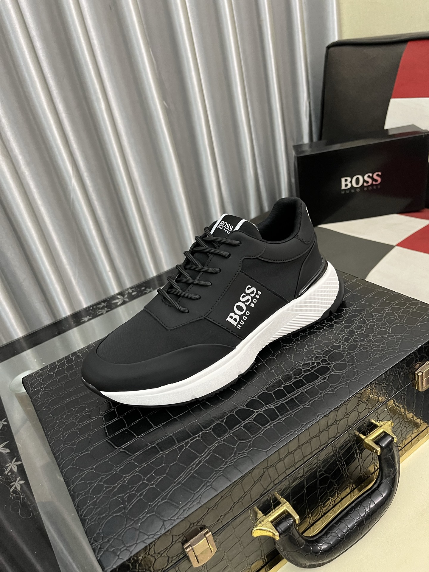 NO:284210,【BOOS】The original single-quality upper of men's casual shoes is imported calfskin, which is super breathable and comfortable, fine workmanship, high-end and atmospheric. It has a fashionable and classic shape. It has a foam transparent and wear-resistant sole, which is comfortable to wear, and deserves to have it. The number of sizes 38-442 colors is available, cowhide19860909【BOOS】男鞋休闲鞋原单品质鞋面采用进口小牛皮,超透气舒适内里做工精细,高端大气.有时尚典范造型.发泡透明耐磨大底,穿着舒适,值得拥有.码数38–442色可选,,cowhide,Men's shoes