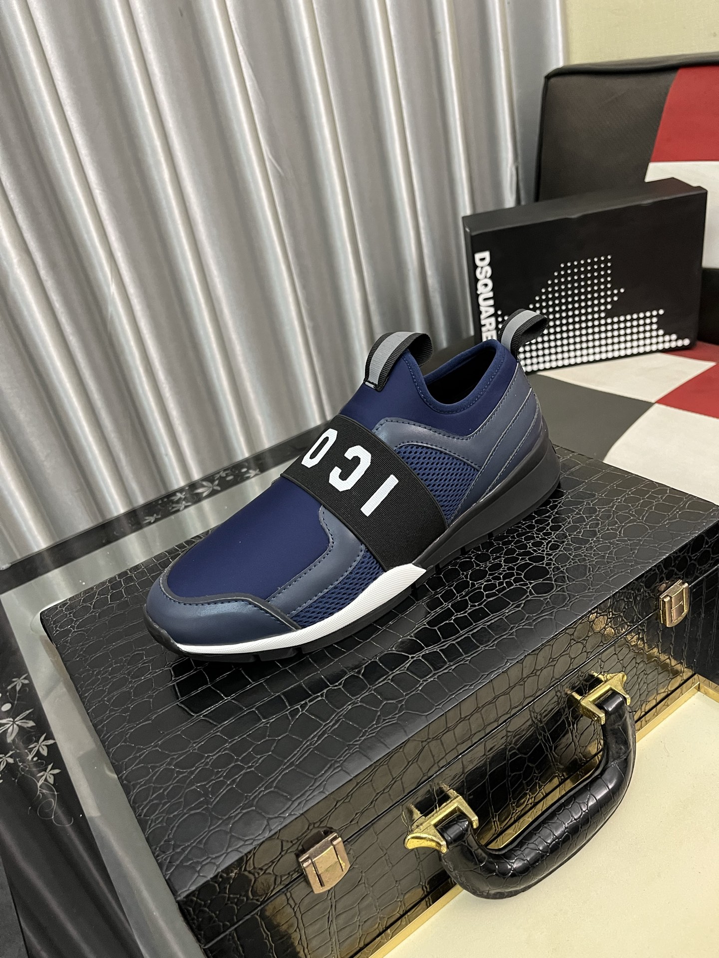 NO:284431,【D2～】Men's casual shoes are available simultaneously in 2025z cabinet. Number of sizes: 38-46# The uppers of the two colors are made of multi-material spliced ​​mesh, which is comfortable and breathable. The original sole is comfortable and wear-resistant. The real shot is even better.19860909【D2～】男士休闲鞋 2025z柜同步发售 码数:38-46# 2个颜色鞋面选用多材质拼接网布内里,舒适透气,鞋底原版舒适耐磨大底,实物拍摄实物更赞,,Men's shoes