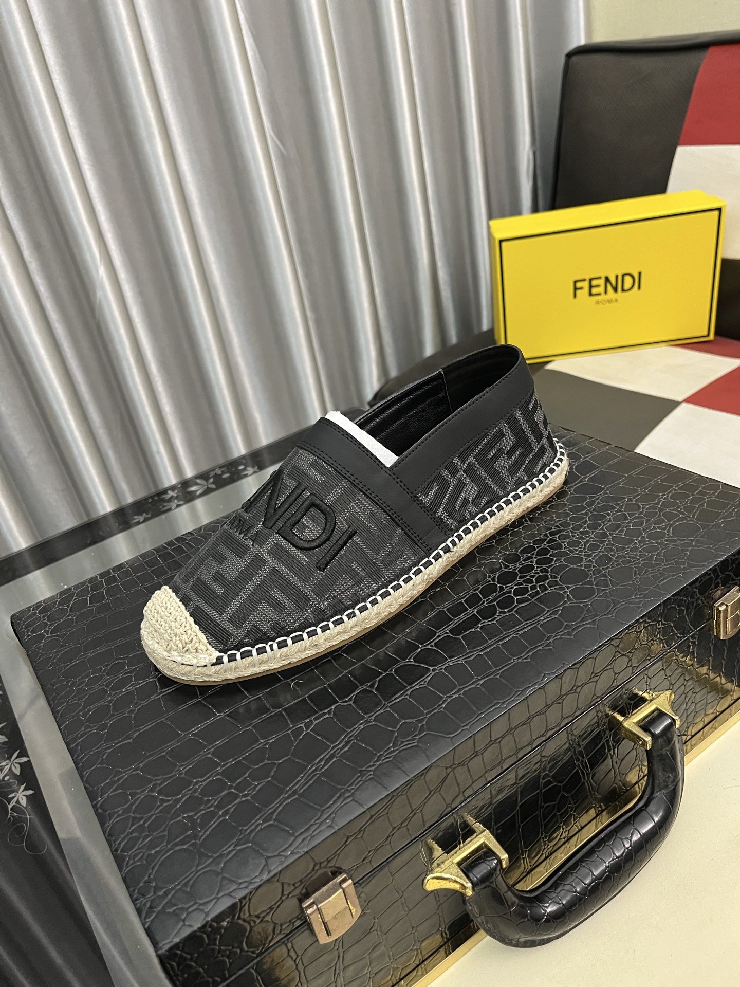 NO:284486,Fendi official website hot fisherman shoes upper imported cowhide, original outsole, large athlete's foot stable high-end custom-made counter original version. The classic number of eternal classic 38-44 (absolutely low-quality goods in the market~ rubber bottom sheet Tianyu natural hemp rope is made by hand), fendi, espadrilles, cowhide19860909芬迪官网爆款渔夫鞋鞋面进口牛皮,原版大底,上大脚气稳重高定端制专柜原版 永恒经的典码数38-44（绝非场市低货~橡胶底片天与然麻绳纯手工打艺造),,fendi,espadrilles,cowhide,Men's shoes