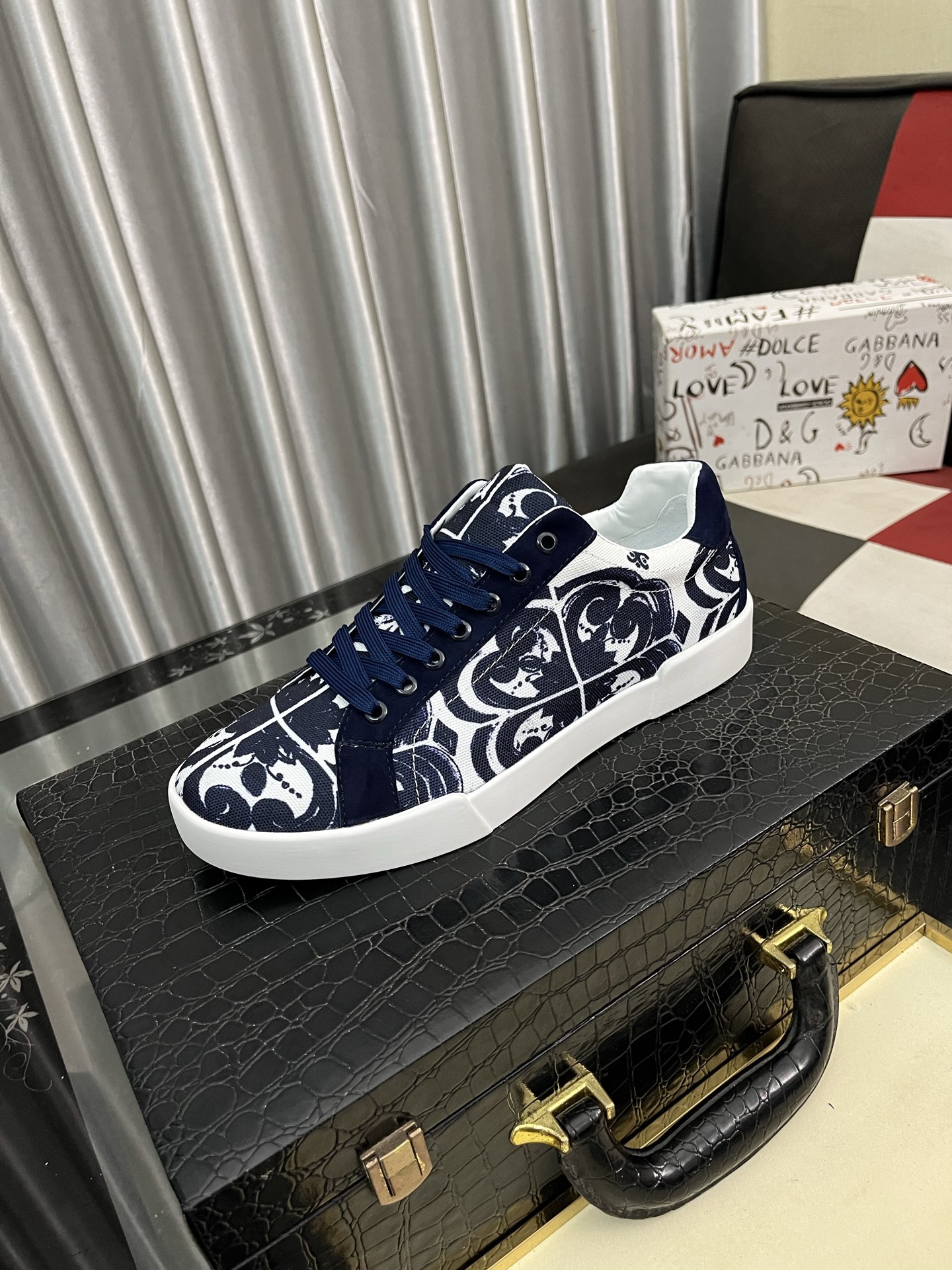 NO:348172,[Dg~] Couple casual shoes 2025z cabinet are available simultaneously. Size: 35-46# 5 color uppers are made of multi-material splicing towels inside, comfortable and breathable, original sole is comfortable and wear-resistant, and the real shot is even better.19860909【Dg～】情侣装休闲鞋2025z柜同步发售 码数:35-46# 5个颜色鞋面选用多材质拼接毛巾内里,舒适透气,鞋底原版舒适耐磨大底,实物拍摄实物更赞,,Men's shoes