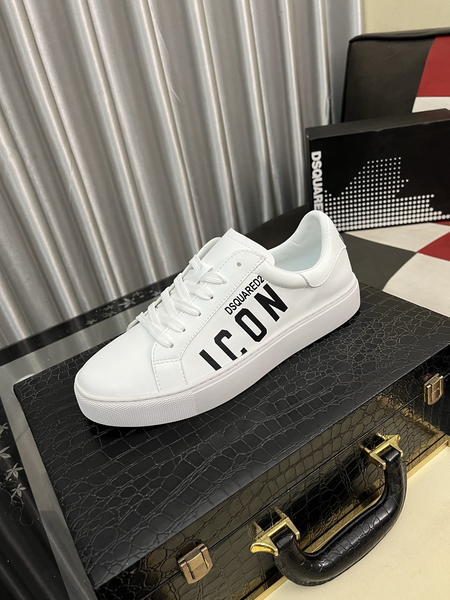 NO:348863,【D2～】Men's casual shoes 2025z cabinet are available simultaneously. Size: 38-46# 1 color upper is made of multi-material splicing mesh fabric inner lining, comfortable and breathable, original sole is comfortable and wear-resistant, real-life shooting is even better,19860909【D2～】男士休闲鞋2025z柜同步发售 码数:38-46# 1个颜色鞋面选用多材质拼接网布内里,舒适透气,鞋底原版舒适耐磨大底,实物拍摄实物更赞,,Men's shoes
