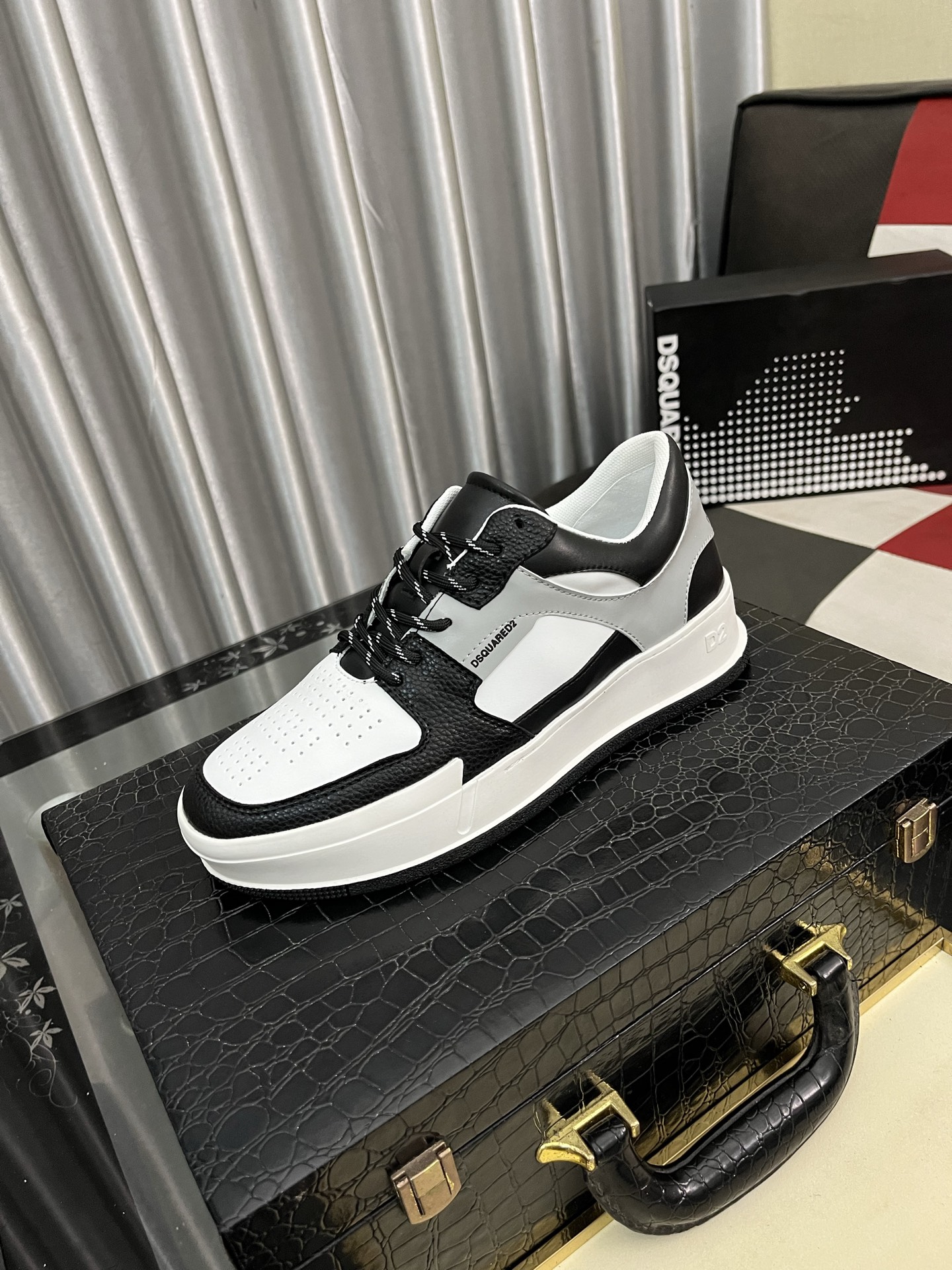 NO:348680,【D2～】Men's casual shoes 2025z cabinet are available simultaneously. Size: 38-46# The uppers of the two colors are made of multi-material splicing mesh, which is comfortable and breathable. The original sole is comfortable and wear-resistant. The real shot is even better.19860909【D2～】男士休闲鞋2025z柜同步发售 码数:38-46# 2个颜色鞋面选用多材质拼接网布内里,舒适透气,鞋底原版舒适耐磨大底,实物拍摄实物更赞,,Men's shoes