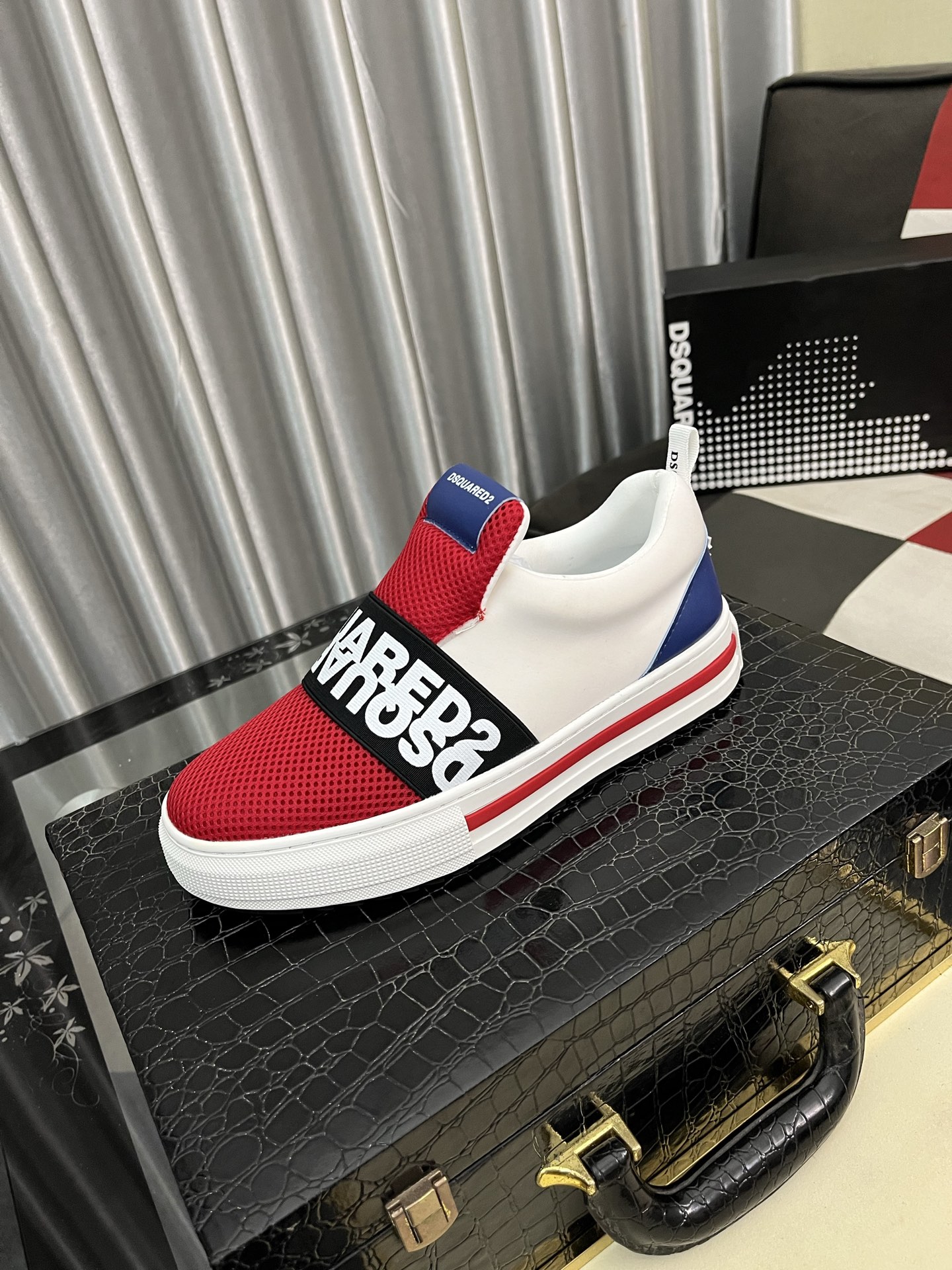 NO:350808,【D2～】Men's casual shoes 2025z cabinet are available simultaneously. Size: 35-46# 1 color upper is made of multi-material spliced ​​mesh fabric inner lining, comfortable and breathable, original sole is comfortable and wear-resistant and non-slip sole, and the real thing is even better.19860909【D2～】男士休闲鞋2025z柜同步发售 码数:35-46# 1个颜色鞋面选用多材质拼接网布内里,舒适透气,鞋底原版舒适耐磨防滑大底,实物拍摄实物更赞,,Men's shoes