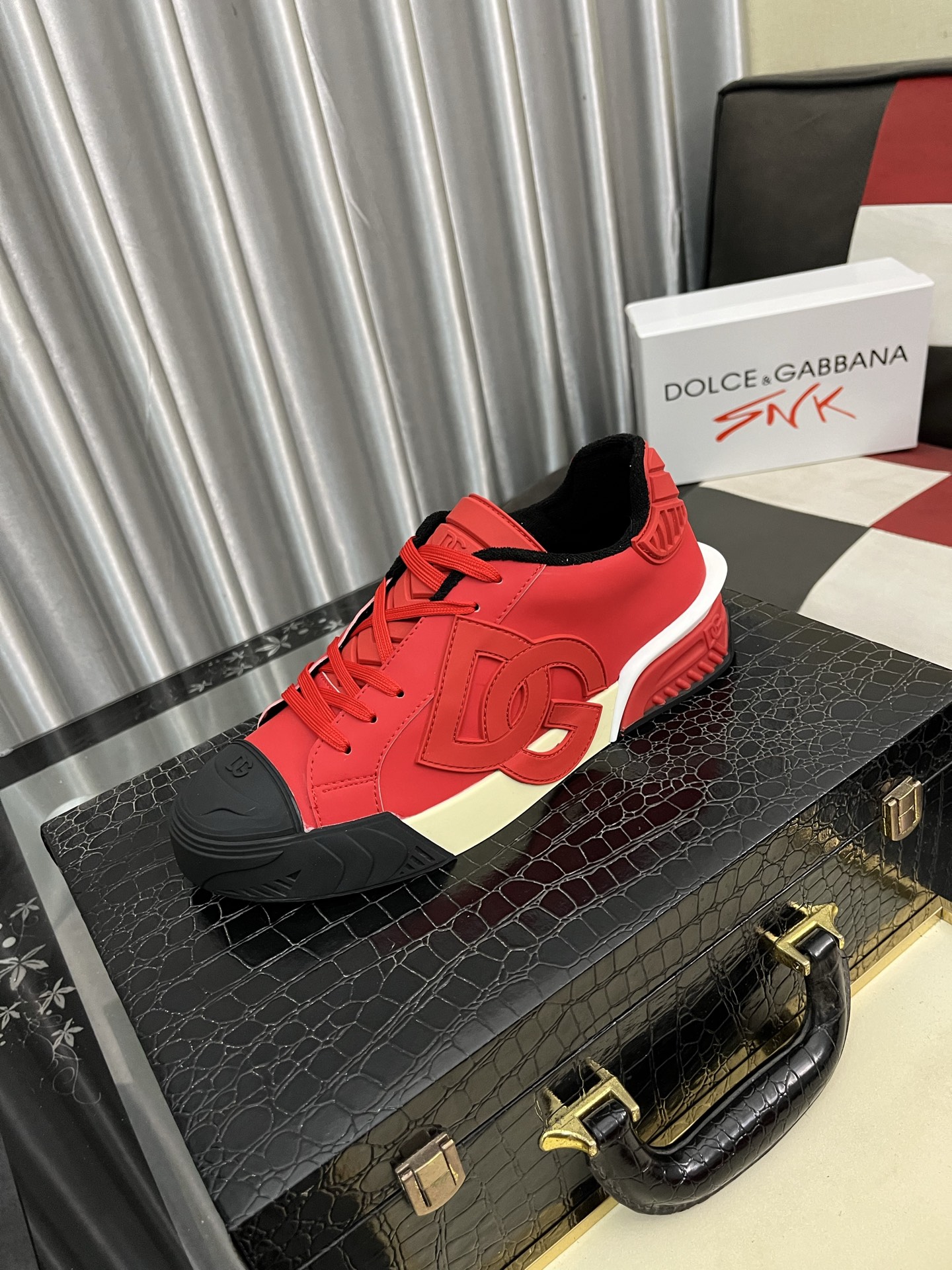 NO:350851,【DG】The latest official website, high-top casual, men's shoes, original single quality imported cowhide sheep [Deyi] On the material workmanship is better than all versions of the market, the highest quality shipment is sold in real photos, the imported fabric highlights the unique charm of the brand, and the shoelaces are also original customized classic lace shoes. It is very comfortable to wear, size 35-464 colors available, cowhide19860909【DG】最新官网高帮休闲、男鞋原单品质进口牛皮羊里[得意]论材料做工完胜市场所有版本最高品质出货 实物拍摄,面料进口凸显品牌独特魅力鞋带也是原版定制经典系带款鞋 上脚十分舒适 、码数35-464色可选,,cowhide,Men's shoes