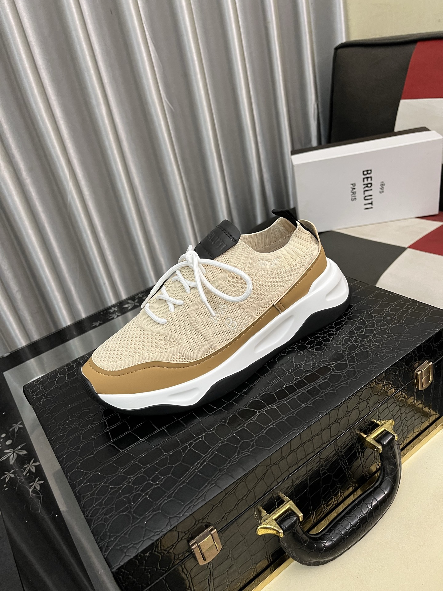 NO:346432,Berlut* New Shadow Flying Sneakers, light style and follow the 