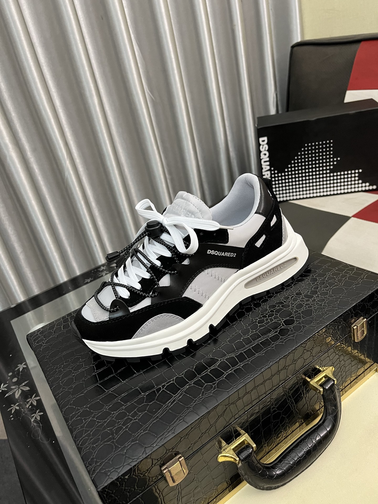 NO:346481,【D2～】Men's casual shoes 2025z cabinets are available simultaneously. Size: 38-44# 1 color upper is made of multi-material spliced ​​mesh fabric inner lining, comfortable and breathable, original sole is comfortable and wear-resistant, and the real shot is even better.19860909【D2～】男士休闲鞋 2025z柜同步发售 码数:38-44# 1个颜色鞋面选用多材质拼接网布内里,舒适透气,鞋底原版舒适耐磨大底,实物拍摄实物更赞,,Men's shoes