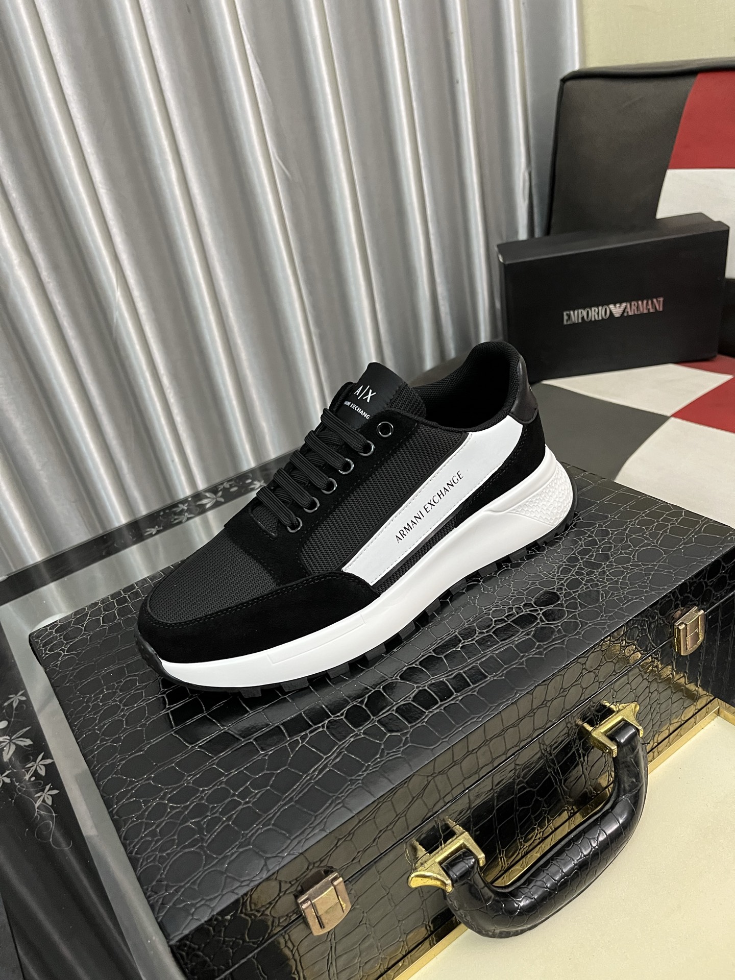 NO:346743,Armani ARMANI EXCHANGE latest spring and summer casual men's shoes, welcome 1:1 comparison, single Hong Kong counter casual shoes, counter quality, support inspection, high-quality workmanship, uppers are made of Italian imported flying woven fabric, breathable mesh lining, sheepskin insole, original fashion sports sole, casual fashion, high-end quality, size 38-44 2 colors available,,armani,chanel,armani, sheepskin19860909阿玛尼 ARMANI EXCHANGE 最新春夏款休闲男鞋,欢迎1:1对比,爆单款香港专柜休闲鞋,专柜品质,支持验货,优质做工,鞋面采用意大利进口飞织面料,透气网布内里,羊皮鞋垫,原版时尚运动大底 ,休闲时尚,高端品质,码数38-44 2色可选,,armani,chanel,armani,sheepskin,Men's shoes