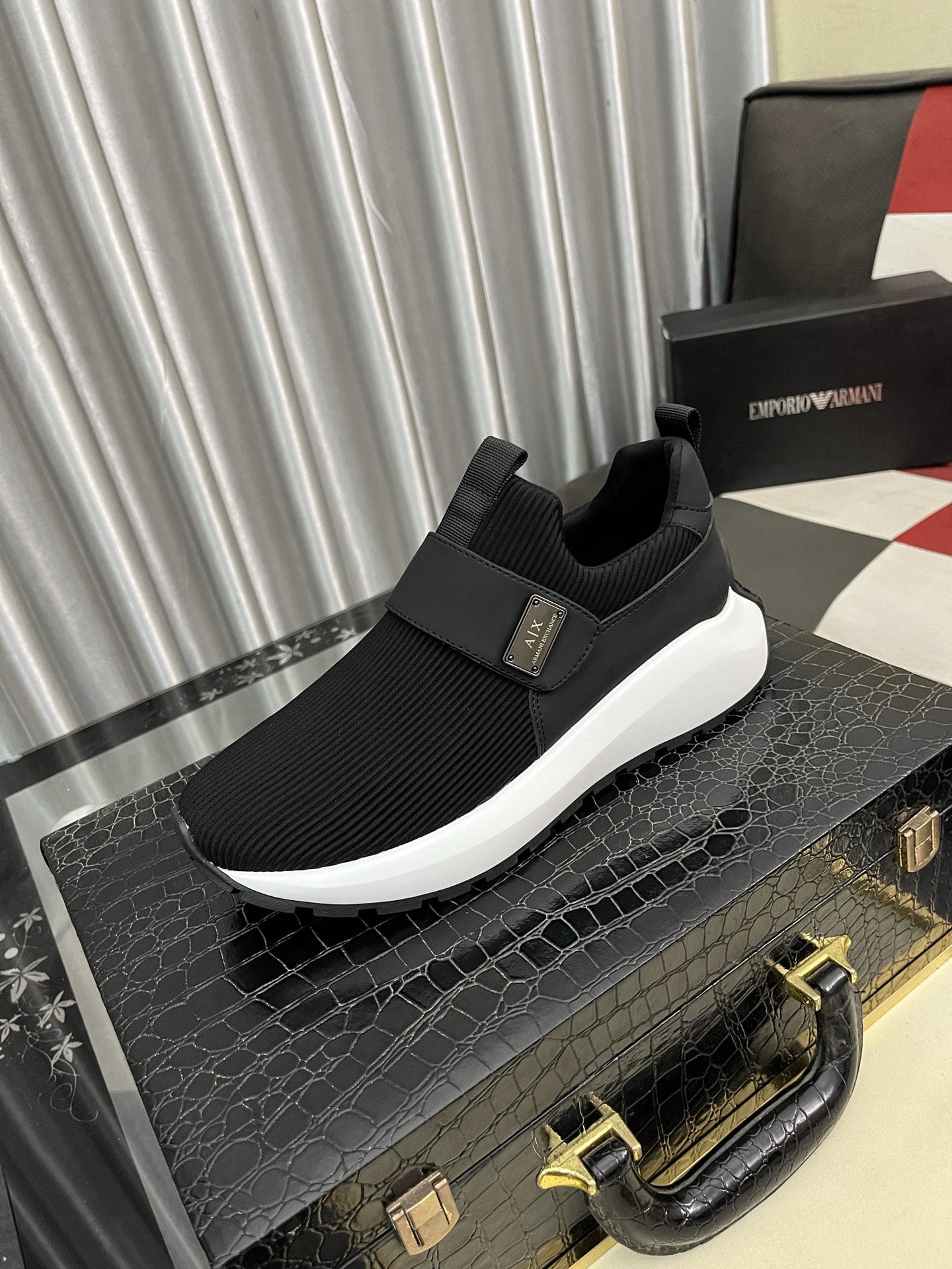 NO:346765,Armani ARMANI EXCHANGE latest spring and summer casual men's shoes, welcome 1:1 comparison, single Hong Kong counter casual shoes, counter quality, support inspection, high-quality workmanship, uppers are made of imported Italian flying fabric, breathable mesh lining, sheepskin insole, original fashion sports sole, casual fashion, high-end quality, size 38-44 3 colors available,,armani,chanel,armani, sheepskin19860909阿玛尼 ARMANI EXCHANGE 最新春夏款休闲男鞋,欢迎1:1对比,爆单款香港专柜休闲鞋,专柜品质,支持验货,优质做工,鞋面采用意大利进口飞织面料,透气网布内里,羊皮鞋垫,原版时尚运动大底 ,休闲时尚,高端品质,码数38-44 3色可选,,armani,chanel,armani,sheepskin,Men's shoes