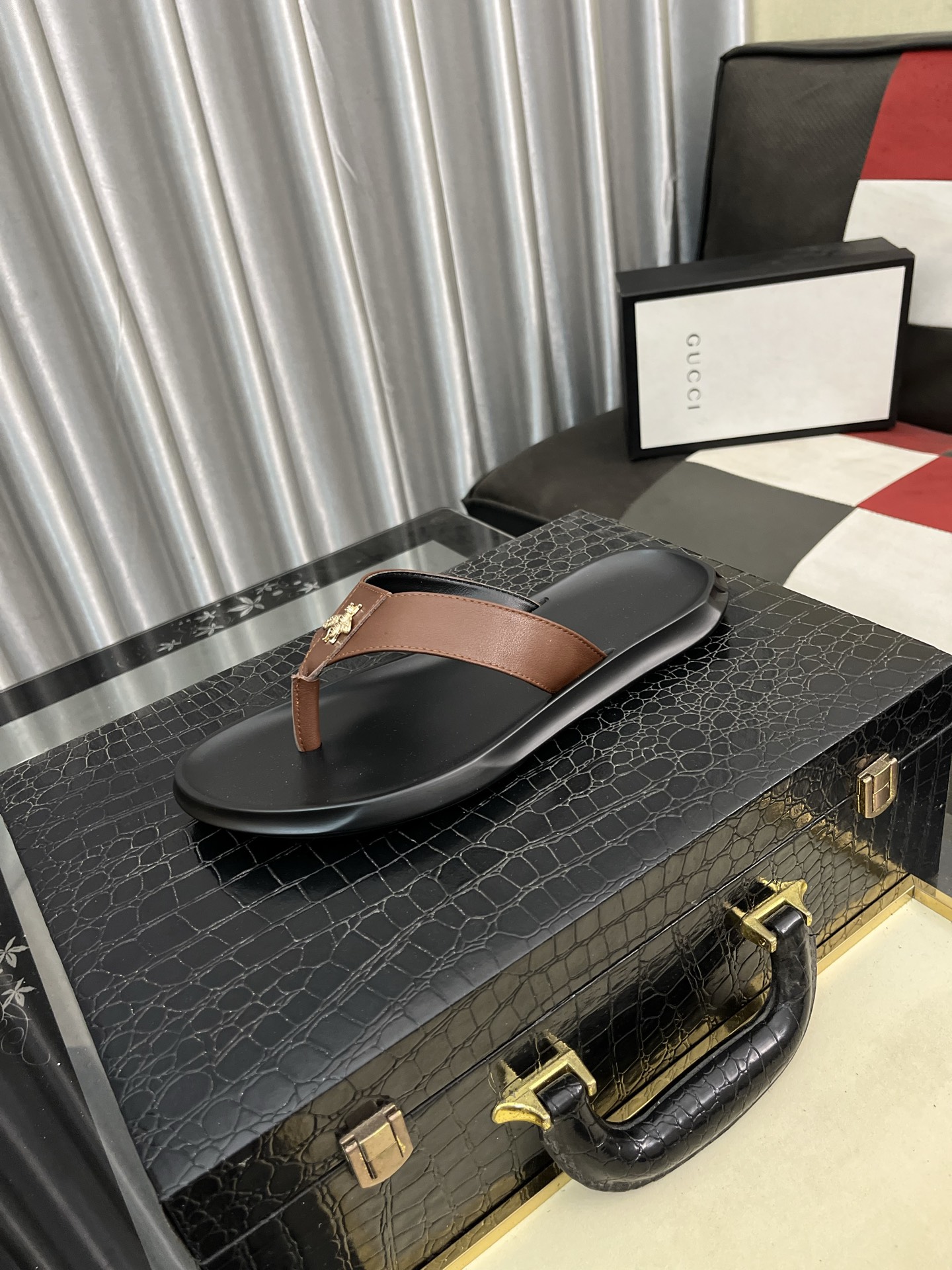 NO:348195,Guqi-GUCCI slippers, upper material EVA technology, imprinted brand logo, EVA foam private mold outsole, perfect details, showing the style of a big brand, casual, loose and comfortable, high-quality and boutique, must-have collection!  Size38-443 colors available, gucci,slippers19860909古奇-GUCCI拖鞋,鞋面材质EVA技术,压印品牌logo,EVA发泡私模大底,细节完美,尽显大牌风范,休闲宽松舒适型,高品质精品,必入收藏款哦！ Size38-443色可选,,gucci,slippers,Men's shoes