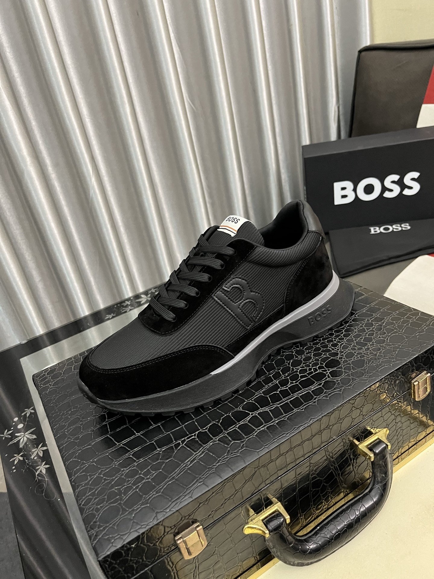 NO:356559,【BOOS】The original single-quality upper of men's casual shoes is imported calfskin, which is super breathable and comfortable, fine workmanship, high-end and atmospheric. It has a fashionable and classic shape. It has a foam transparent and wear-resistant sole, which is comfortable to wear, and deserves it. The number of sizes 38-442 colors is available, cowhide19860909【BOOS】男鞋休闲鞋原单品质鞋面采用进口小牛皮,超透气舒适内里做工精细,高端大气.有时尚典范造型.发泡透明耐磨大底,穿着舒适,值得拥有.码数38–442色可选,,cowhide,Men's shoes