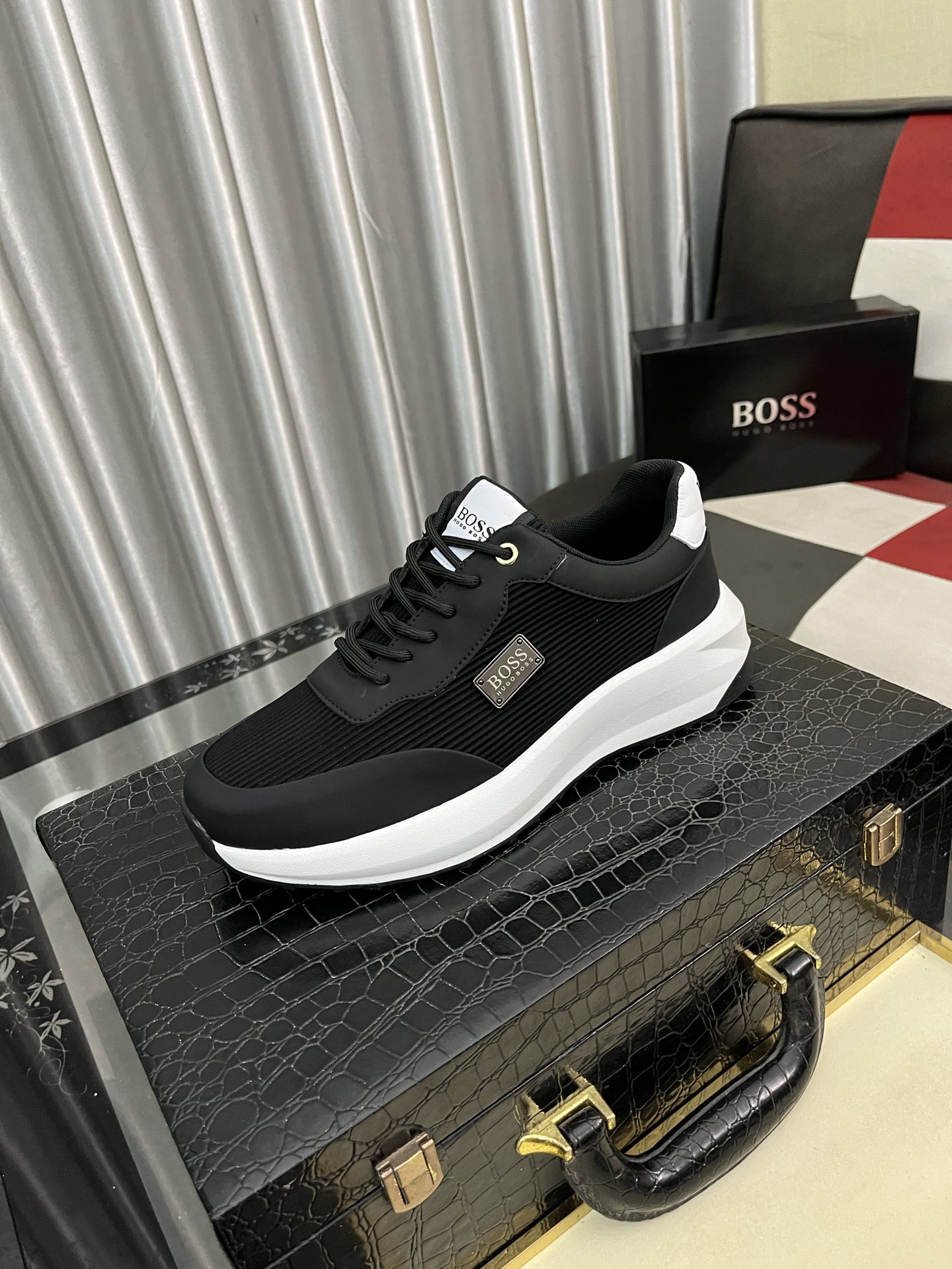 NO:349231,【BOOS】The original single-quality upper of men's casual shoes is imported calfskin, which is super breathable and comfortable, fine workmanship, high-end and atmospheric. It has a fashionable and classic shape. It has a foam transparent and wear-resistant sole, which is comfortable to wear, and deserves to have it. The number of sizes 38-443 colors available, cowhide19860909【BOOS】男鞋休闲鞋原单品质鞋面采用进口小牛皮,超透气舒适内里做工精细,高端大气.有时尚典范造型.发泡透明耐磨大底,穿着舒适,值得拥有.码数38–443色可选,,cowhide,Men's shoes
