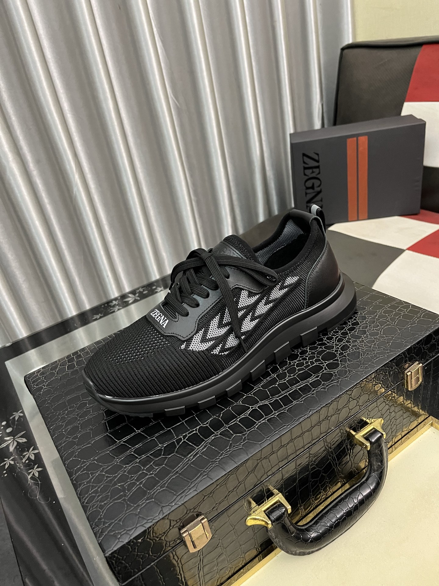 NO:349251,Zegna*'s latest · popular casual shoes, top brand luxury ~ purchasing agent, top quality . [Strong] The upper is made of imported breathable flying weaving material with ten breathable sheepskin foot pads (·) fine workmanship. The original unique and stylish soft rubber wear-resistant and non-slip sole, the foot is light and comfortable, the real thing is better shot, Size38-444 colors available, zegna, sheepskin19860909杰尼亚《zegna*》最新·爆款休闲鞋,顶端品牌奢侈~代购,顶级~质量.[强]鞋面選用进口透气飞织搭配材质十透气羊皮垫脚(·)精细做工.原版个性时尚柔软橡膠耐磨防滑大底,上脚轻巧舒适,实物拍摄實物更好看,Size38-444色可选,,zegna,sheepskin,Men's shoes