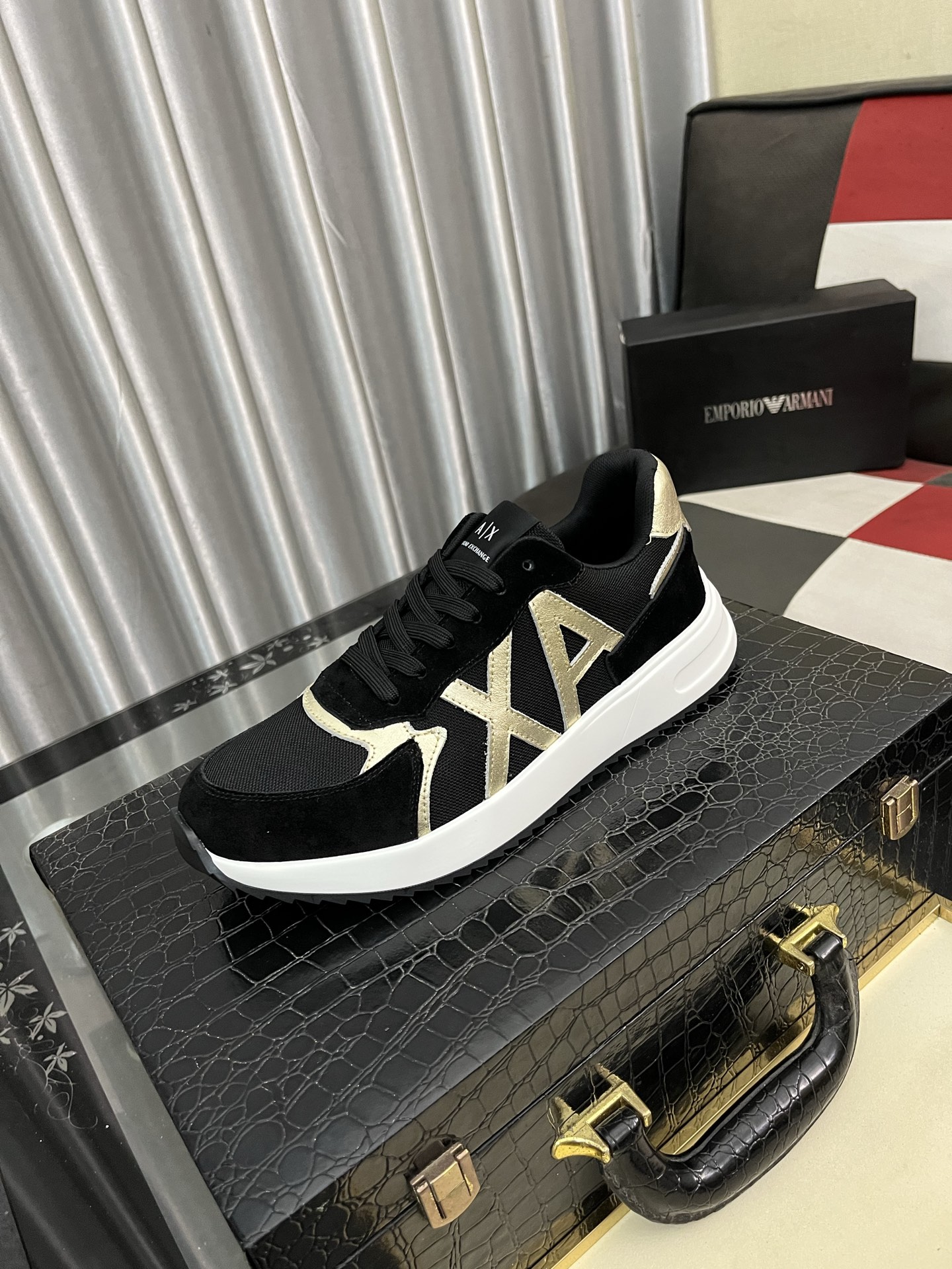 NO:350469,Armani ARMANI EXCHANGE latest spring and summer casual men's shoes, welcome 1:1 comparison, single Hong Kong counter casual shoes, counter quality, support inspection, high-quality workmanship, uppers are made of imported Italian flying fabric, breathable mesh lining, sheepskin insole, original fashion sports sole, casual fashion, high-end quality, size 38-44 3 colors available,,armani,chanel,armani, sheepskin19860909阿玛尼 ARMANI EXCHANGE 最新春夏款休闲男鞋,欢迎1:1对比,爆单款香港专柜休闲鞋,专柜品质,支持验货,优质做工,鞋面采用意大利进口飞织面料,透气网布内里,羊皮鞋垫,原版时尚运动大底 ,休闲时尚,高端品质,码数38-44 3色可选,,armani,chanel,armani,sheepskin,Men's shoes