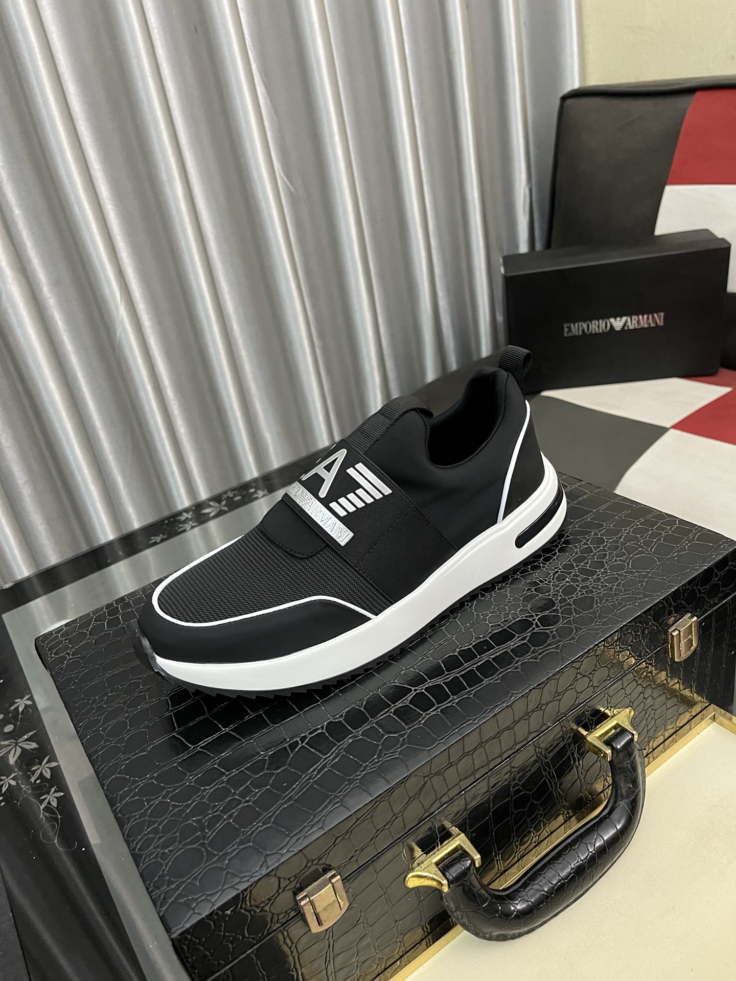 NO:350484,Armani ARMANI EXCHANGE latest spring and summer casual men's shoes, welcome 1:1 comparison, single Hong Kong counter casual shoes, counter quality, support inspection, high-quality workmanship, uppers are made of Italian imported flying woven fabric, breathable mesh lining, sheepskin insole, original fashion sports sole, casual fashion, high-end quality, size 38-44 2 colors available,,armani,chanel,armani, sheepskin19860909阿玛尼 ARMANI EXCHANGE 最新春夏款休闲男鞋,欢迎1:1对比,爆单款香港专柜休闲鞋,专柜品质,支持验货,优质做工,鞋面采用意大利进口飞织面料,透气网布内里,羊皮鞋垫,原版时尚运动大底 ,休闲时尚,高端品质,码数38-44 2色可选,,armani,chanel,armani,sheepskin,Men's shoes