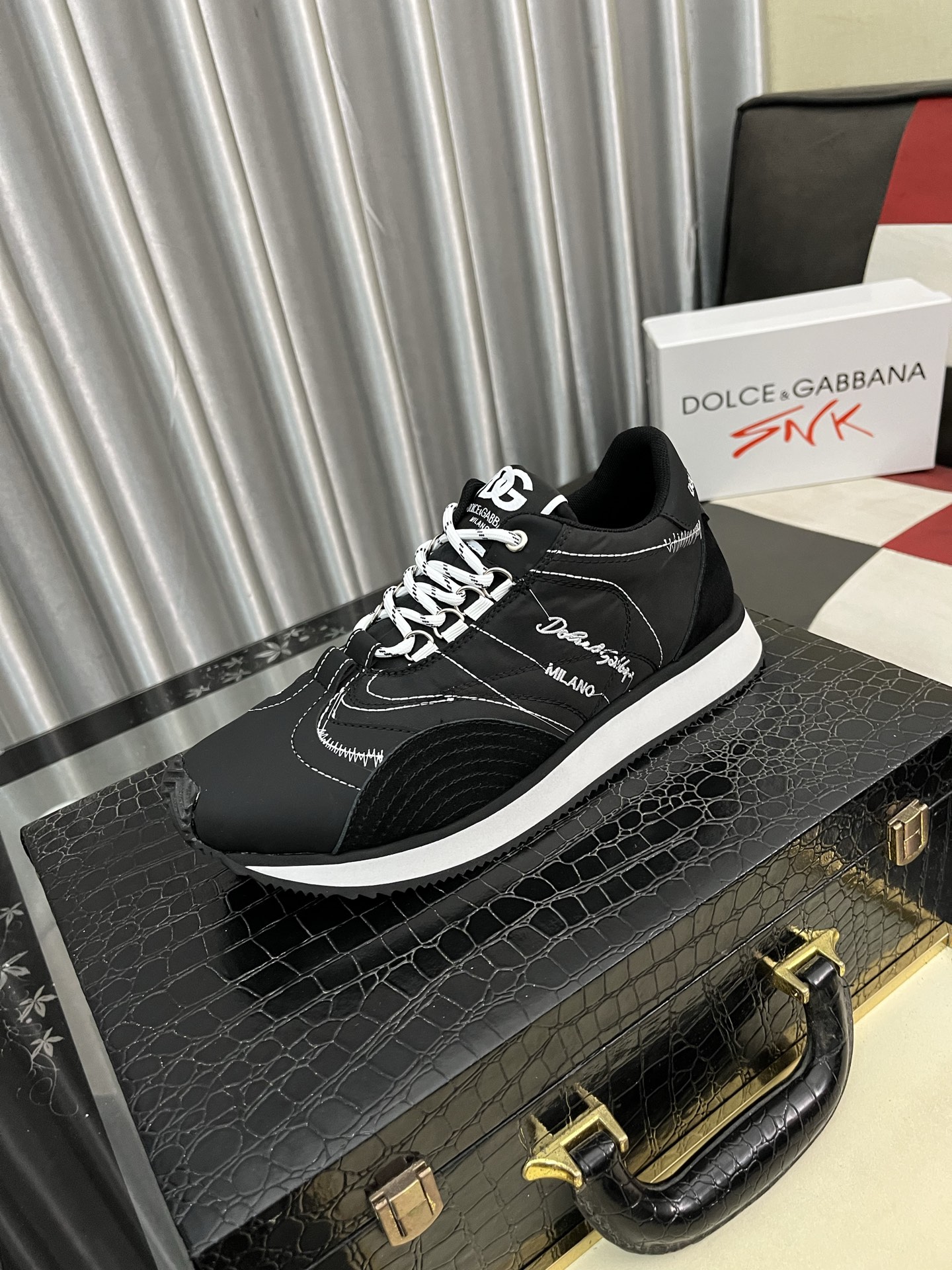 NO:350560,【Dg～】Men's casual shoes are available simultaneously in 2025z cabinet. Size: 36-46# 1 color upper is made of multi-material spliced ​​leather inner lining, comfortable and breathable, original sole is comfortable and wear-resistant, and the real shot is even better.19860909【Dg～】男士休闲鞋 2025z柜同步发售 码数:36-46# 1个颜色鞋面选用多材质拼接真皮内里,舒适透气,鞋底原版舒适耐磨大底,实物拍摄实物更赞,,Men's shoes